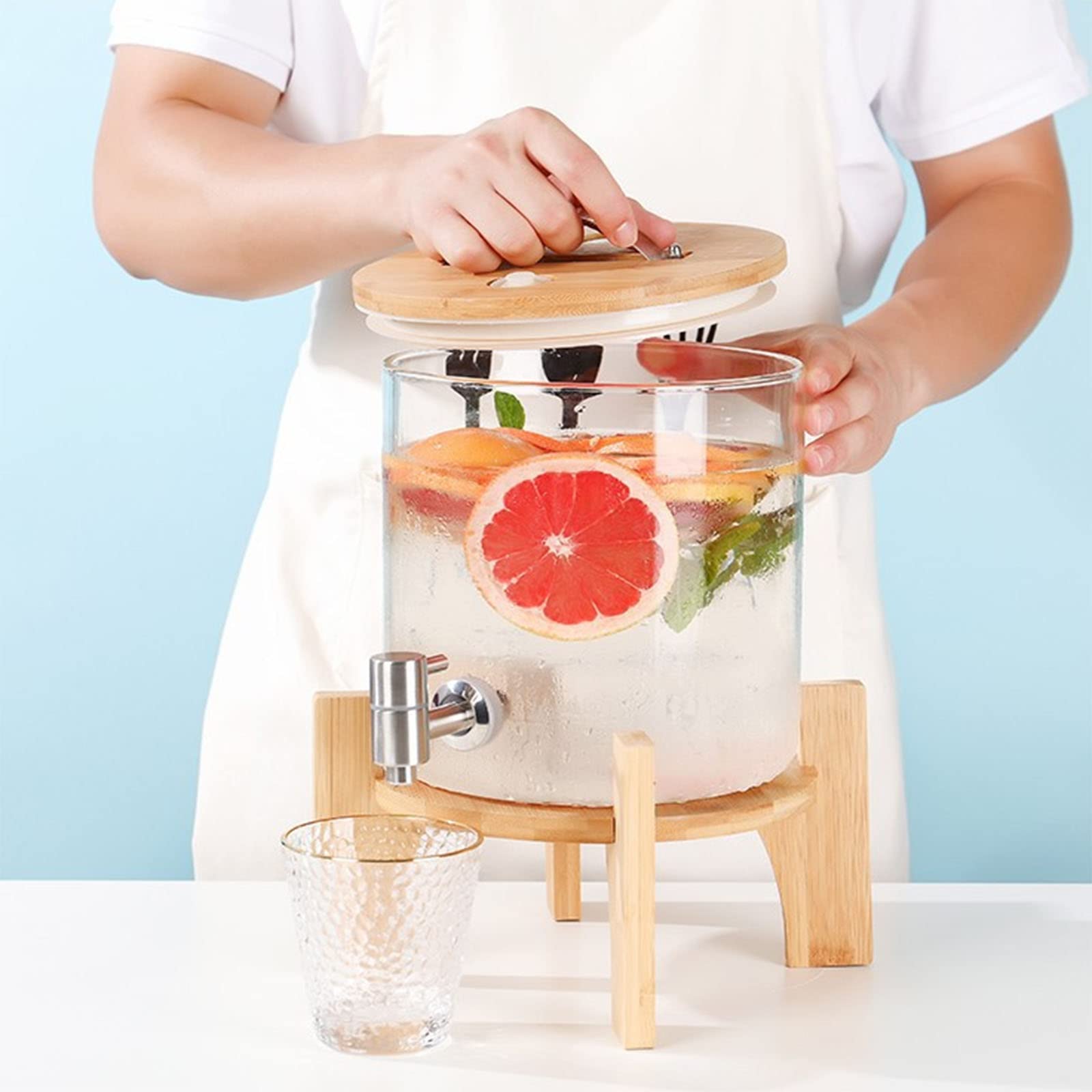 Premium 7.5L Glass Drink Dispenser with Wooden Stand - Stainless Steel Faucet & Airtight Bamboo Lid - Elegant Beverage Dispenser for Parties, Weddings, BBQs & Outdoor Events (20x20cm/8x8inch) - Perfect for Lemonade, Iced Tea & Cocktails