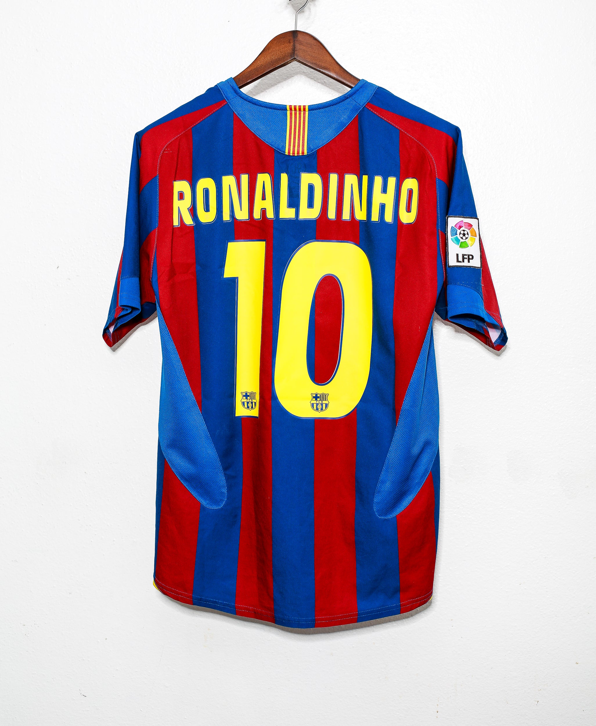 2005 FC Barcelona Home Jersey #10 Ronaldinho - Authentic Soccer Shirt for Fans & Collectors - Perfect for Matches, Gifts & Memorabilia