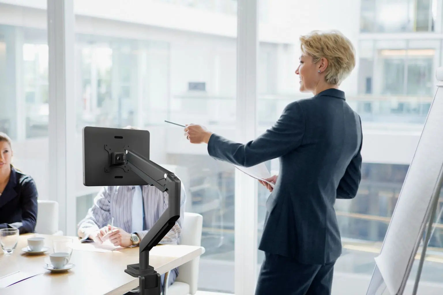 Secure Tablet Mount with Locking Clamp, USB Hub & Full Cable Management Enclosure - Ideal for Retail, Hospitality & Office Use
