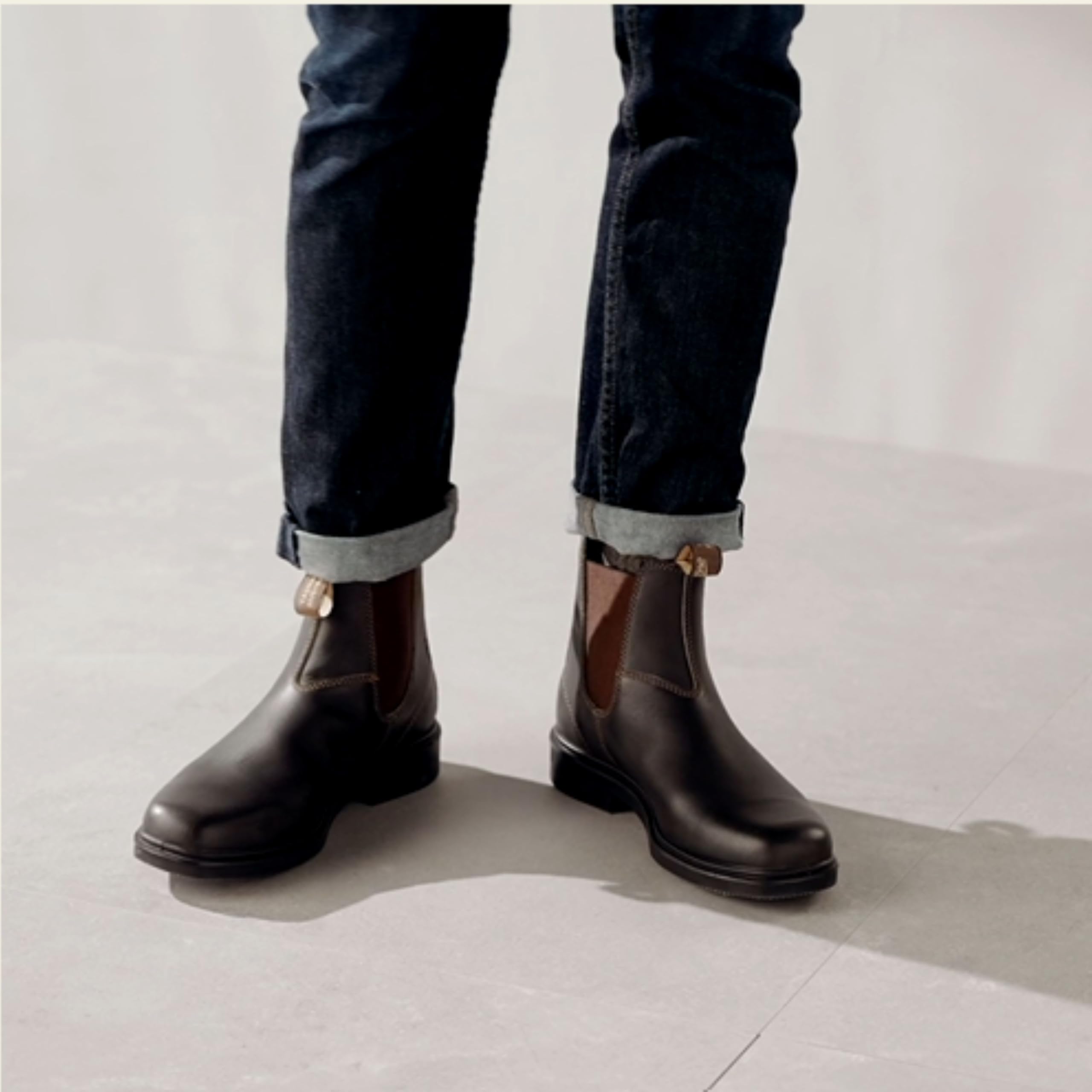 Blundstone Unisex Chelsea Dress Boots - Waterproof Leather Ankle Boots for Men & Women - Perfect for Work, Casual & Outdoor Activities