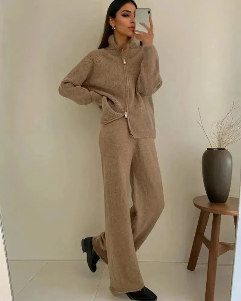 Cozy Women's Zipper Lounge Two Piece Set - Soft Loungewear for Relaxing at Home, Yoga, and Casual Outings