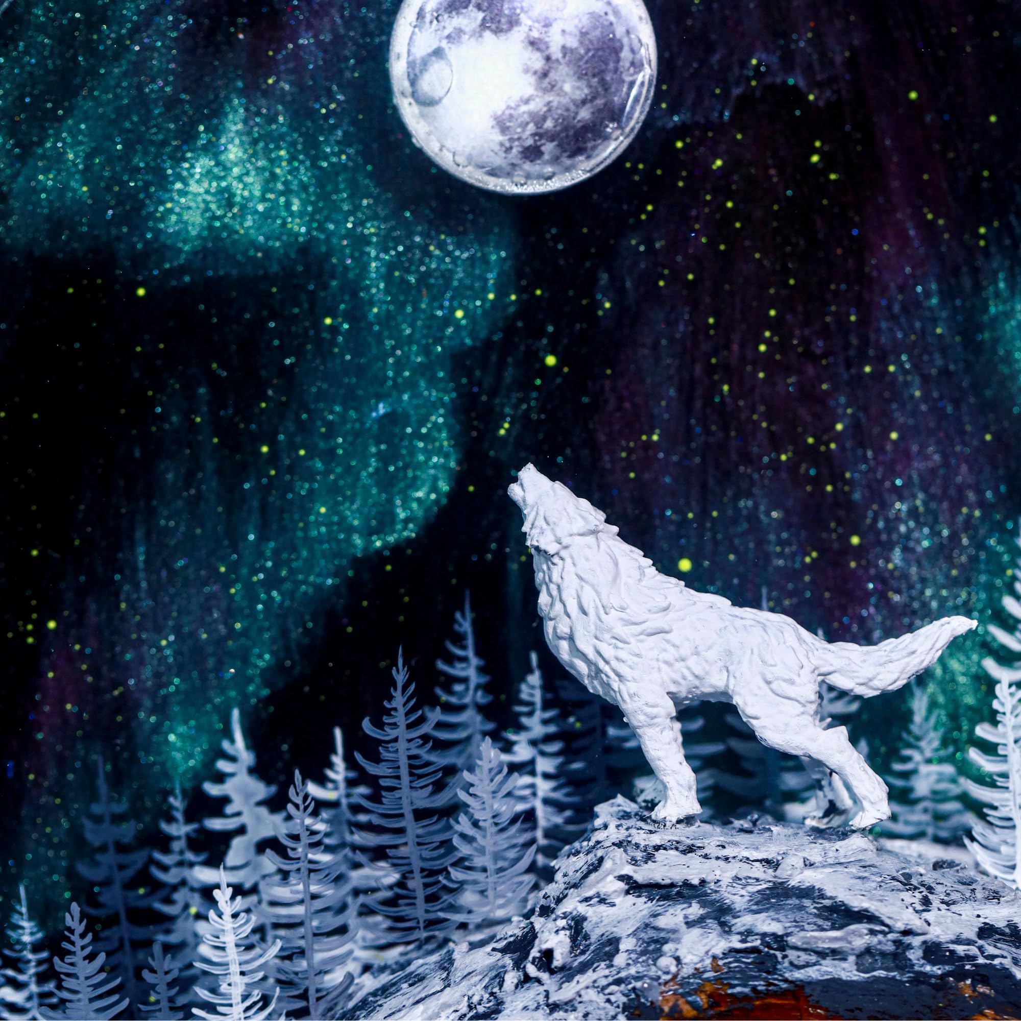 Howling Wolf Northern Lights Lamp - 12x7 Inch Aurora Borealis Night Light, Resin Wood Base, Unique Home Decor Gift for Her, Him, Friends - Perfect for Bedroom, Living Room, Office & Meditation Spaces