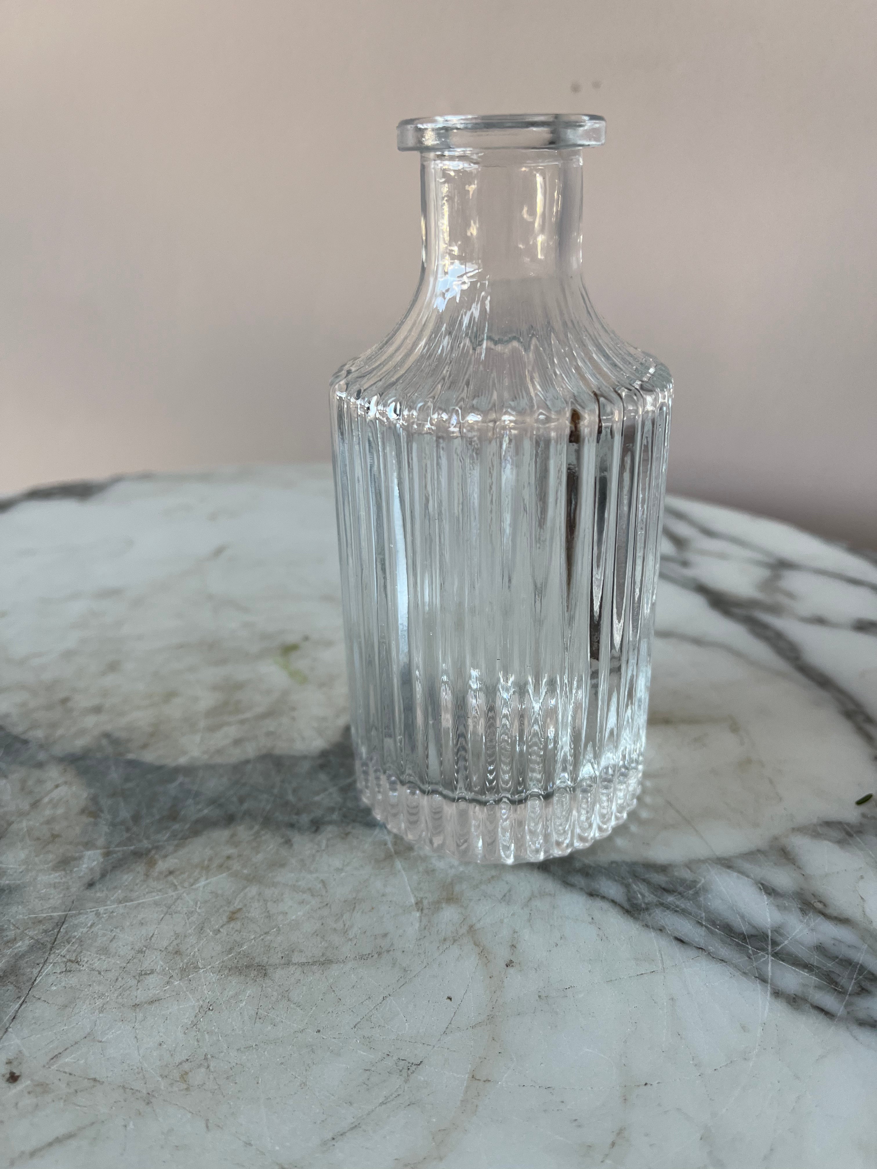 Elegant Glass Ribbed Bud Vase - Small Floral Centerpiece for Weddings, Home Decor & Table Arrangements
