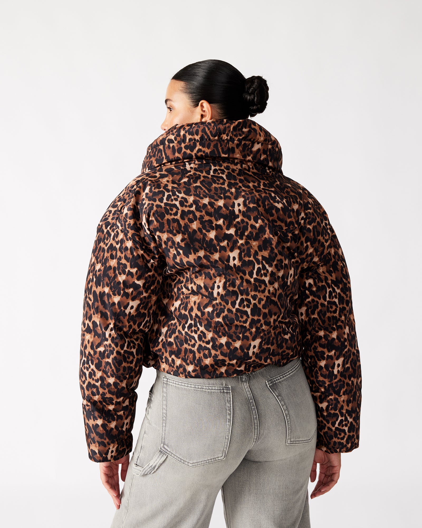 EVY Women's Faux Fur Leopard Print Jacket - Cozy Winter Coat for Casual Outfits & Outdoor Activities