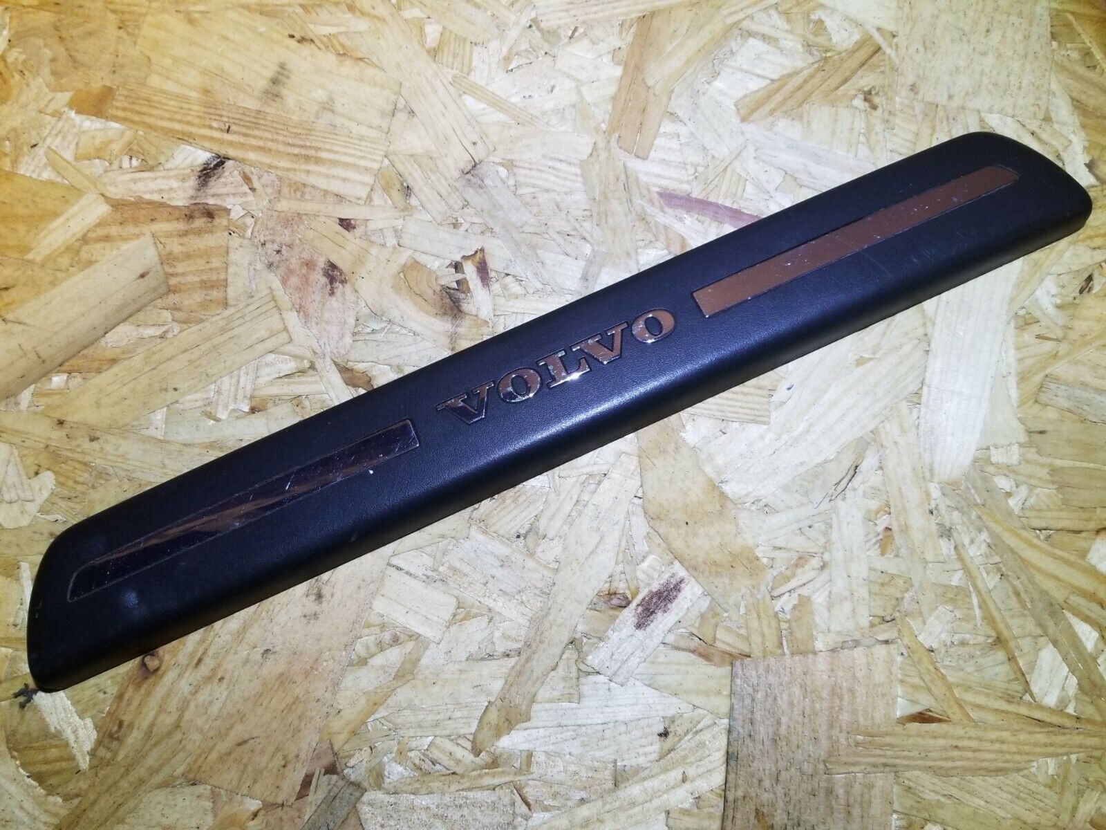 2005-2007 Volvo S40 Front Door Sill Plates Left & Right Pair OEM 08622671 - Perfect Fit for Car Interior Protection & Style Upgrade