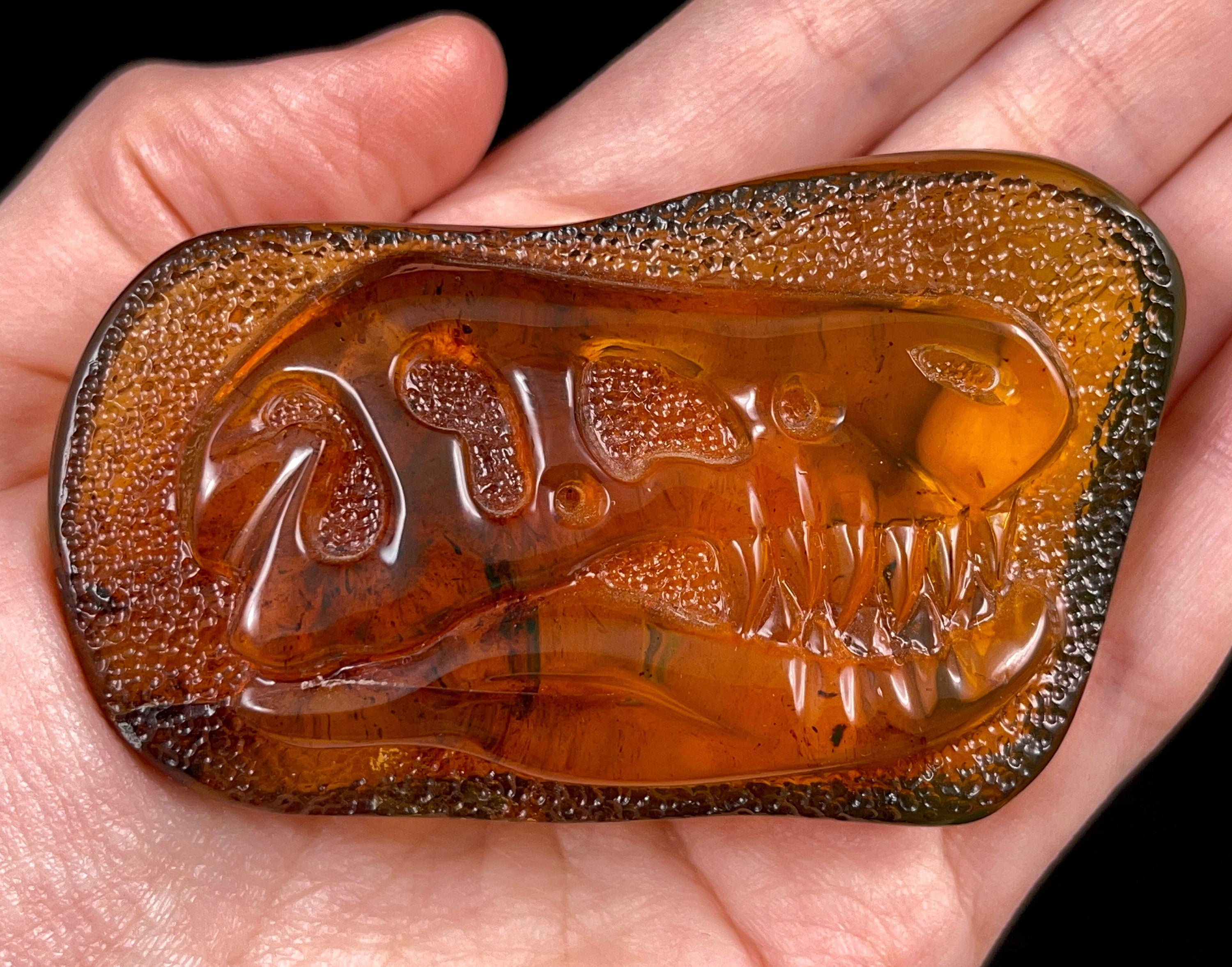 Natural Amber Crystal Dinosaur Carving - Handcrafted Home Decor, Housewarming Gift & Healing Crystal for Positive Energy - Perfect for Feng Shui, Meditation & Spiritual Healing