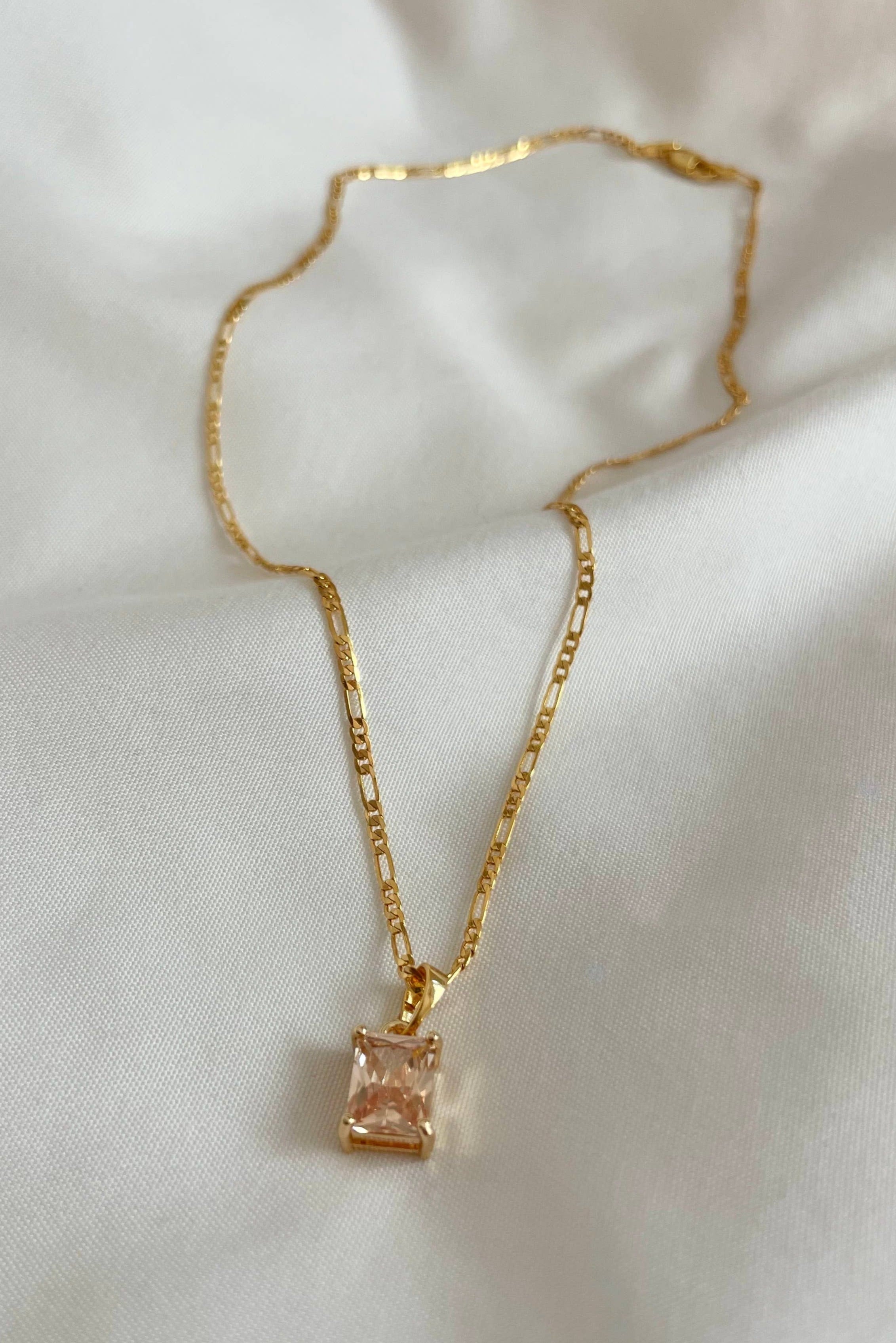 Elegant Peach Stone Necklace for Women - Natural Gemstone Jewelry for Boho Style & Everyday Wear - Perfect for Gifts, Parties & Casual Outfits