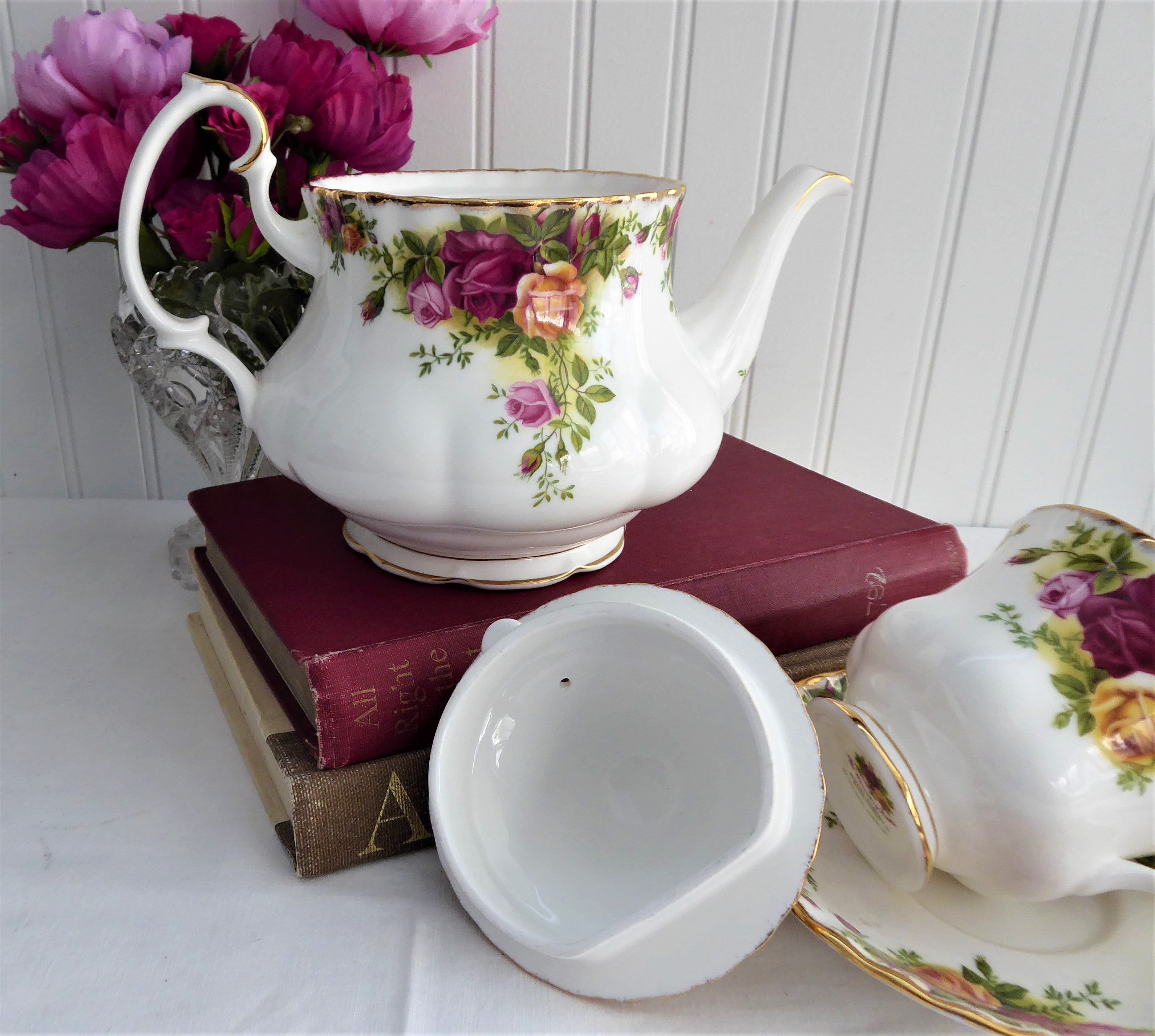 Royal Albert Old Country Roses Teapot 26oz - English Bone China Teapot (1974-1992) | Perfect for Afternoon Tea, Bridal Showers & Vintage Collectors