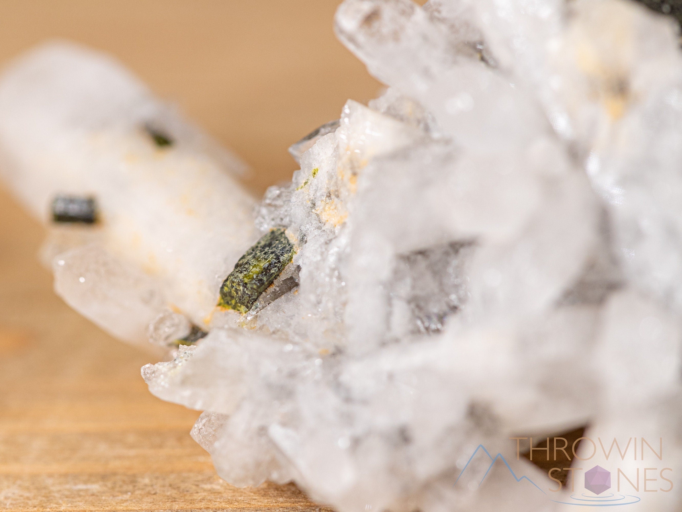 Natural Quartz with Epidote Raw Crystal Cluster - Unique Housewarming Gift, Healing Stones for Home Decor & Spiritual Energy - Perfect for Meditation, Reiki & Feng Shui