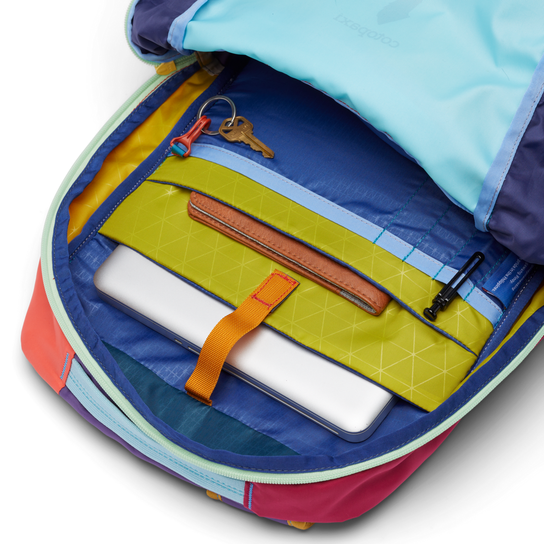 Cotopaxi Chiquillo 26L Backpack Del Dia - Lightweight Hiking Daypack for Travel, Work & School | Water-Resistant Outdoor Backpack for Commuting & Adventure