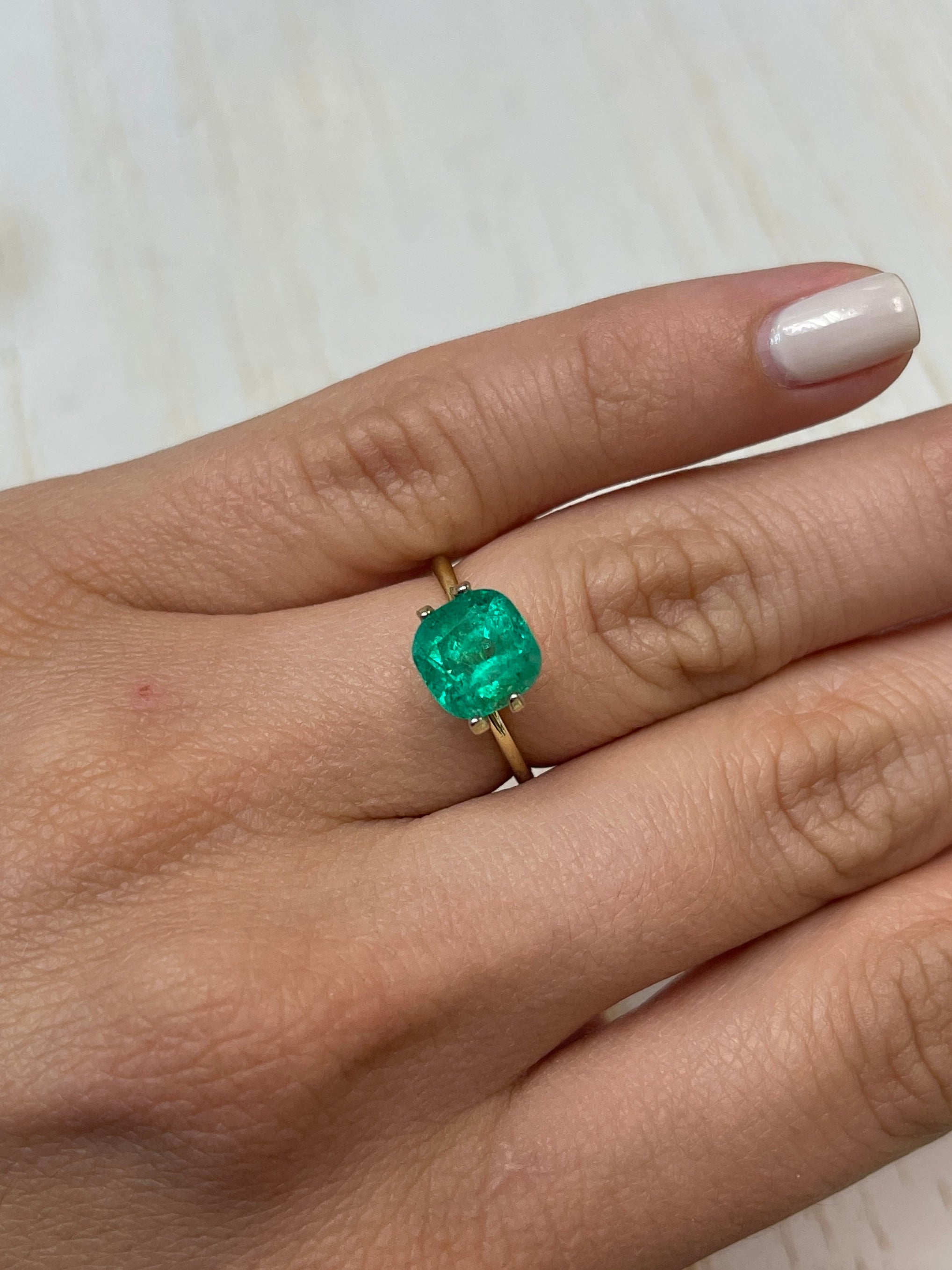 2.63 Carat Natural Colombian Emerald - 8.5x8.5mm Loose Cushion Cut Gemstone for Jewelry Making, Engagement Rings & Luxury Gifts