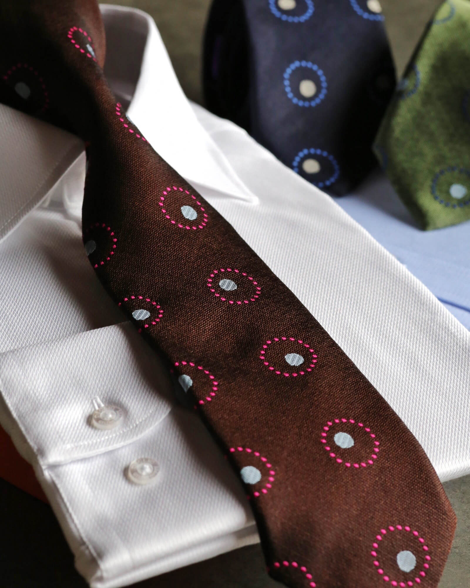 DÉCLIC Poney Spot Tie in Maroon - Stylish Equestrian Necktie for Horse Lovers, Perfect for Riding Competitions & Formal Events