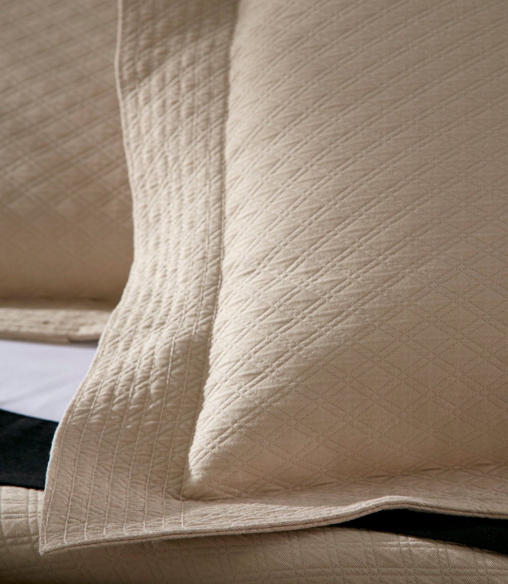Luxury Alyssa Matelassé Sham - Premium Quilted Bed Pillow Cover for Elegant Home Decor - Perfect for Master Bedroom, Guest Room & Hotel Styling