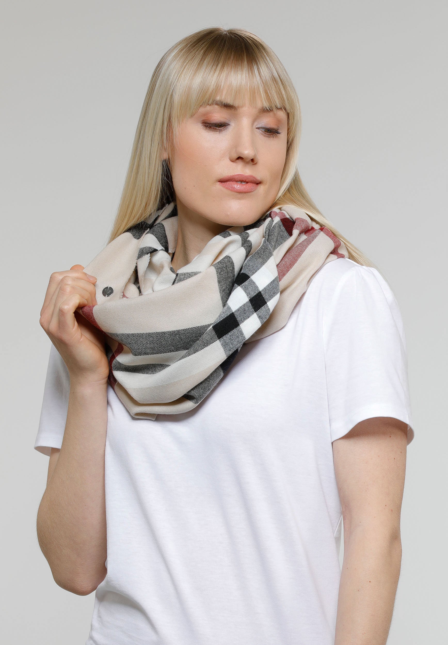 FRAAS Lightweight Plaid Infinity Scarf for Women - Soft Cashmere Blend Winter Wrap - Perfect for Office, Travel & Casual Outfits