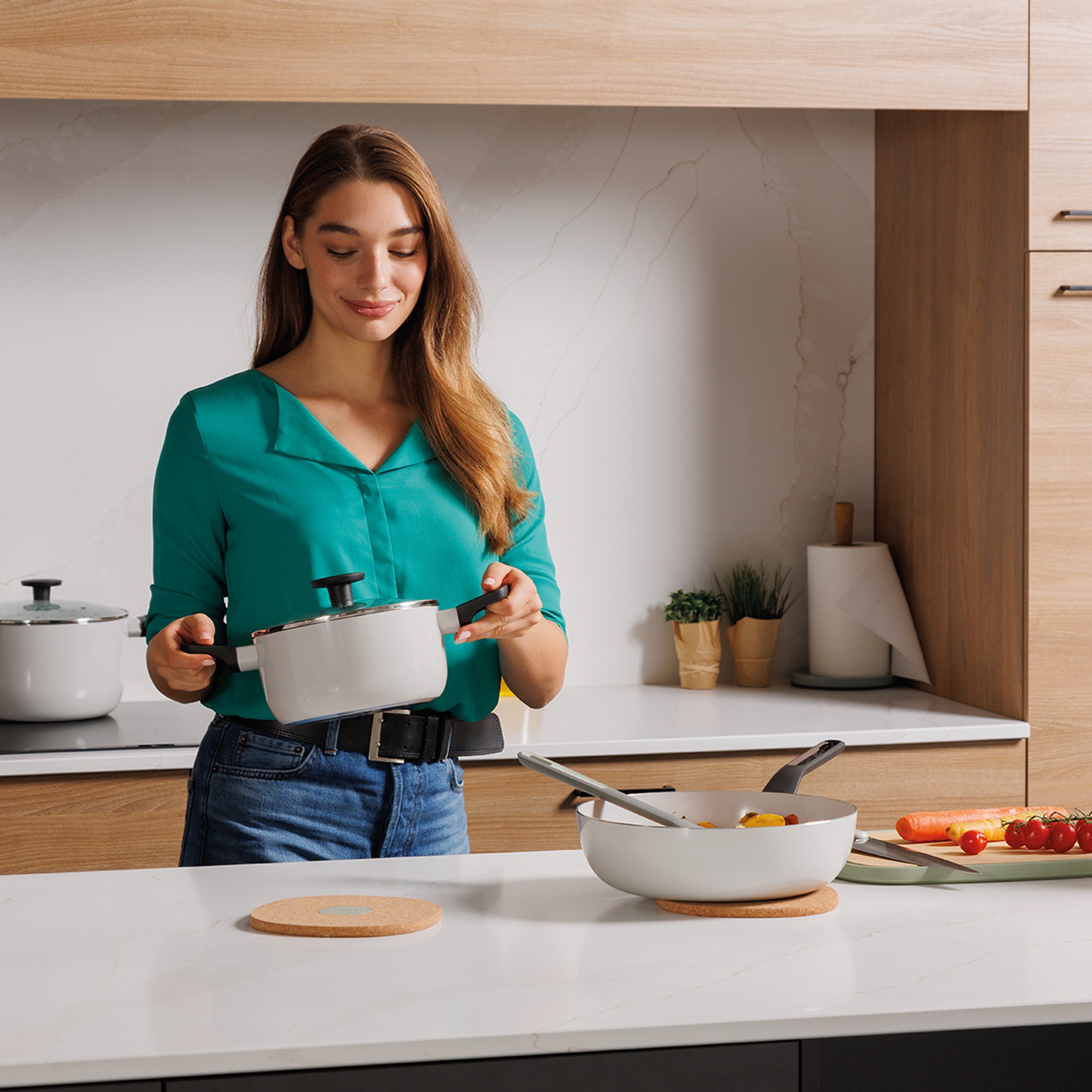BergHOFF Leo Glints 7-Piece Ceramic Nonstick Cookware Set - Spirit Collection | Durable & Scratch-Resistant Pots & Pans for Frying, Boiling & Sauteing | Perfect for Gas, Electric & Induction Stovetops | Ideal for Home Chefs & Cooking Enthusiasts
