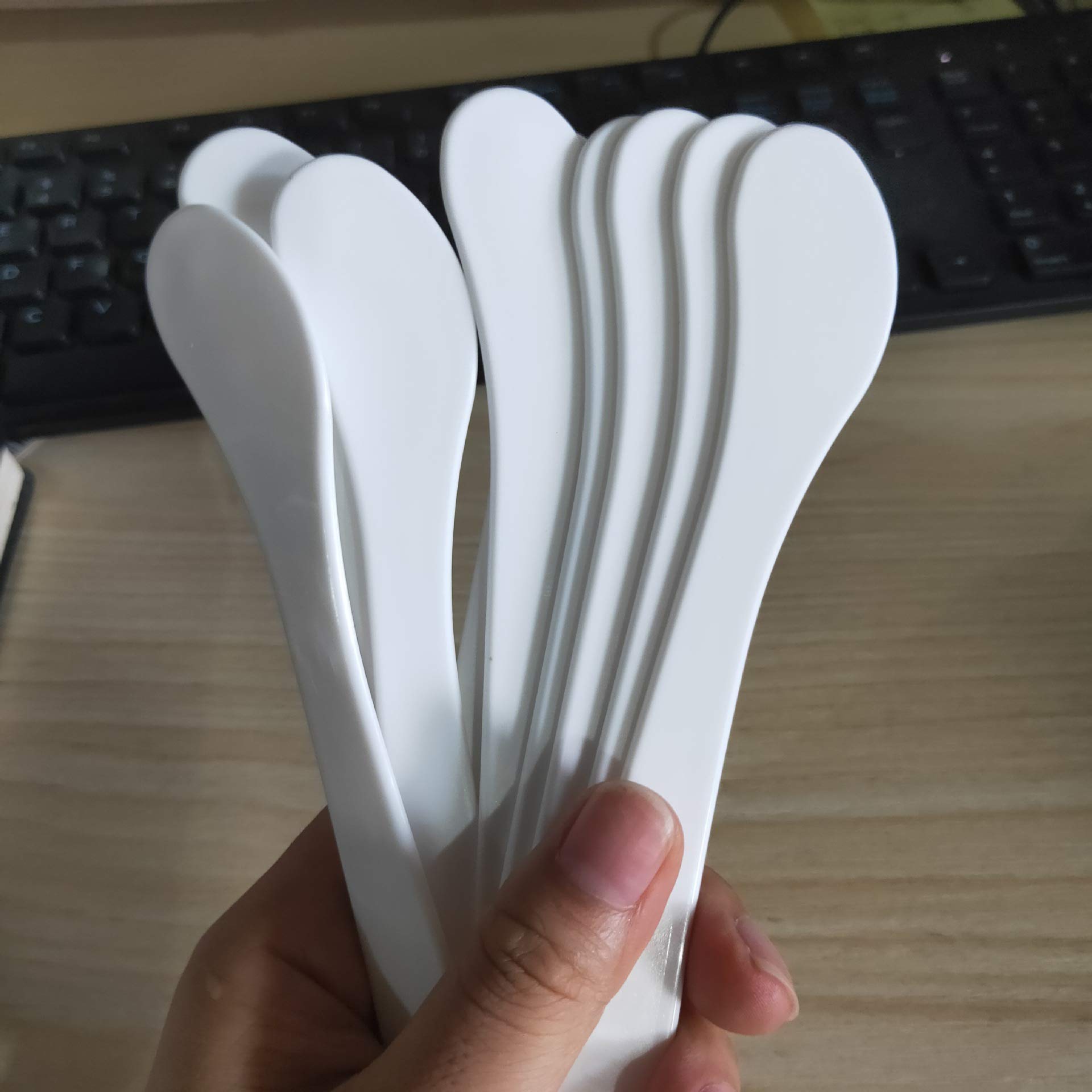 30pcs White Plastic Cosmetic Mask Mixing Spoons & Spatulas - Facial Cream Shovels, Mud Mask Scoops, Skin Care Applicators - DIY Mask Tool Set for Professional & Home Spa Treatments