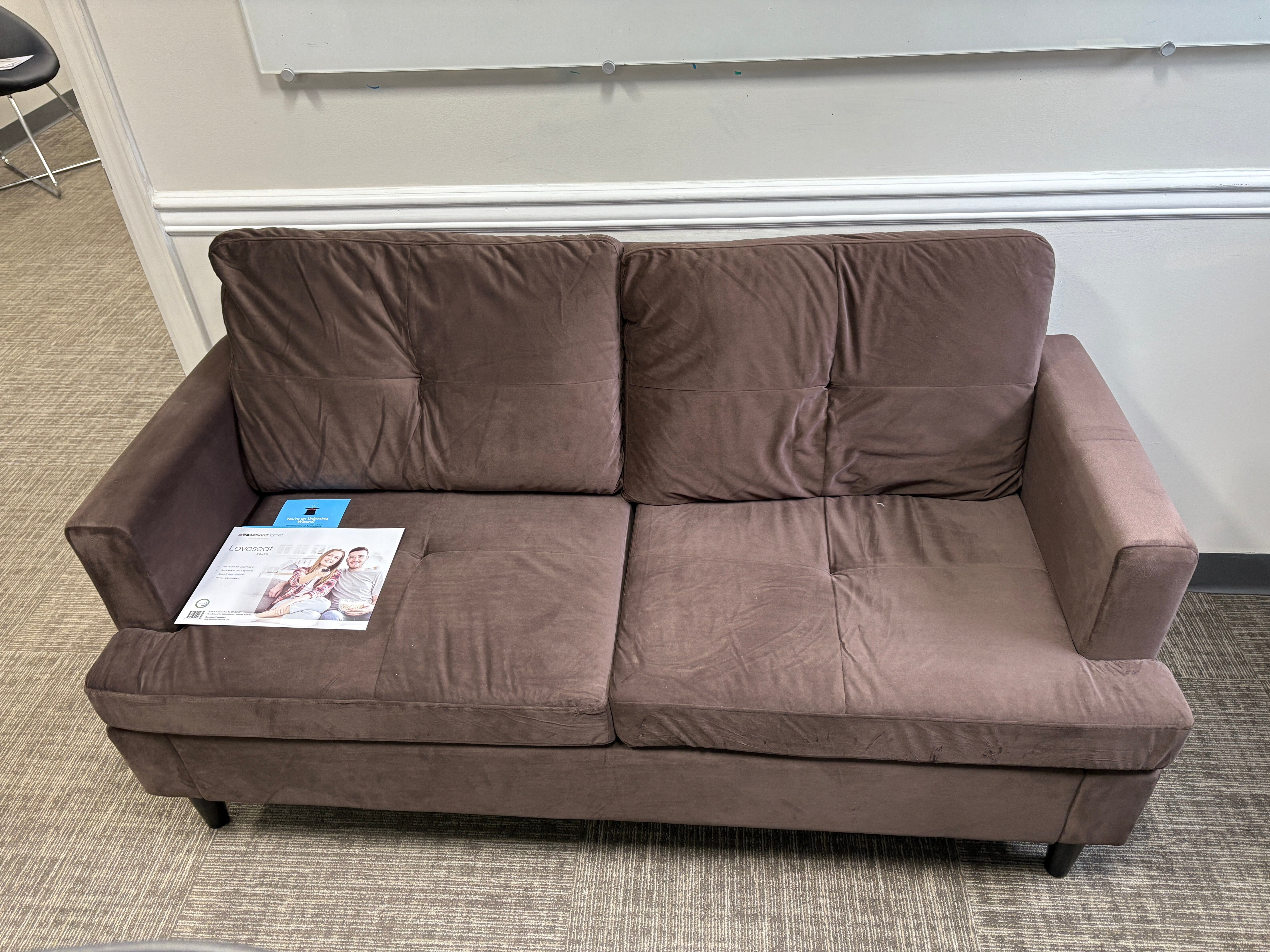 Comfortable Modern Love Seat Sofa for Small Spaces - Perfect for Living Room, Bedroom, or Apartment Decor