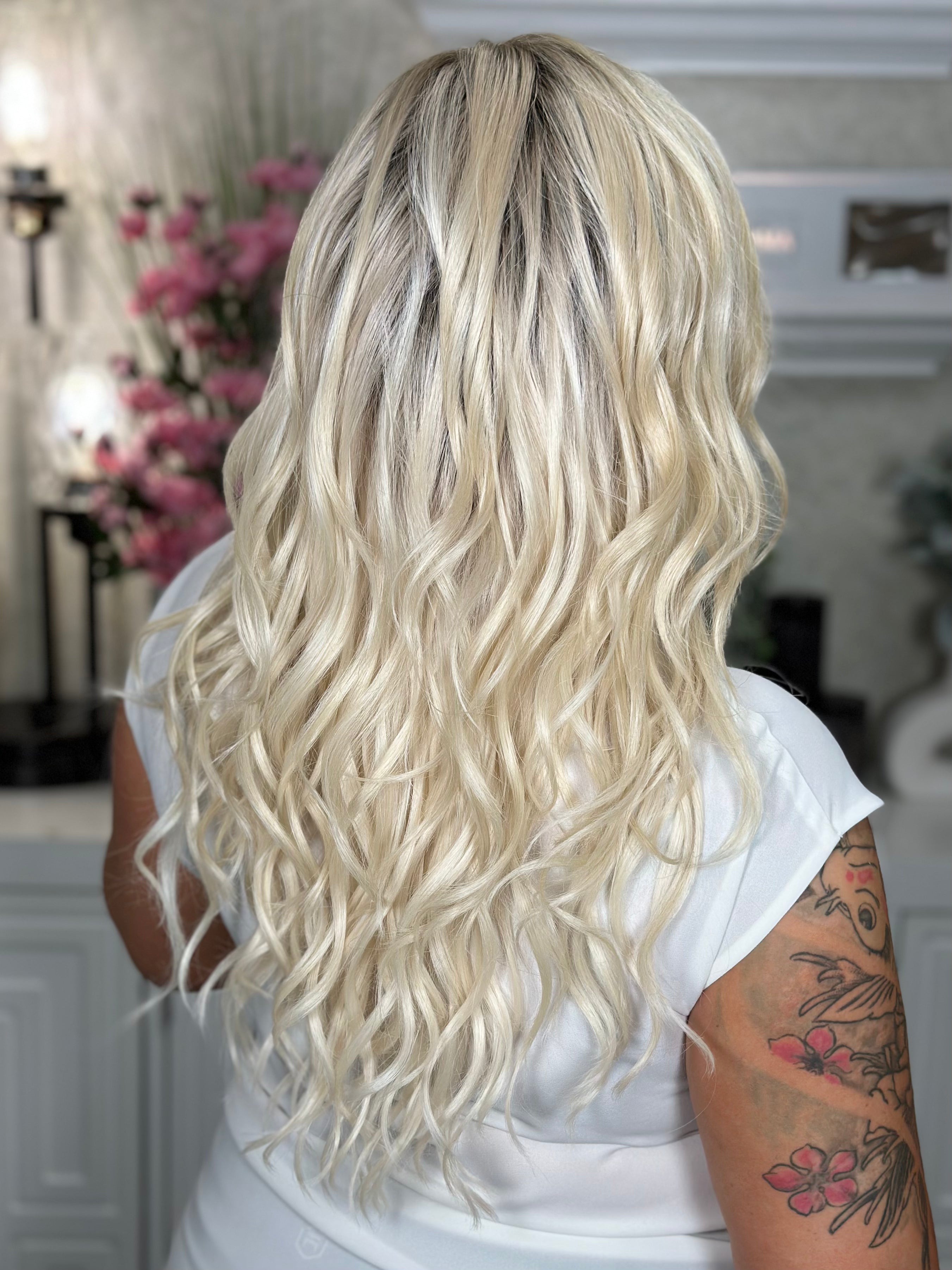 SWEET ROMANCE Hollywood Blonde Wig - Premium Synthetic Cosplay Hair for Halloween, Parties & Costume Events - Perfect for Cosplay, Theatrical Performances & Theme Parties
