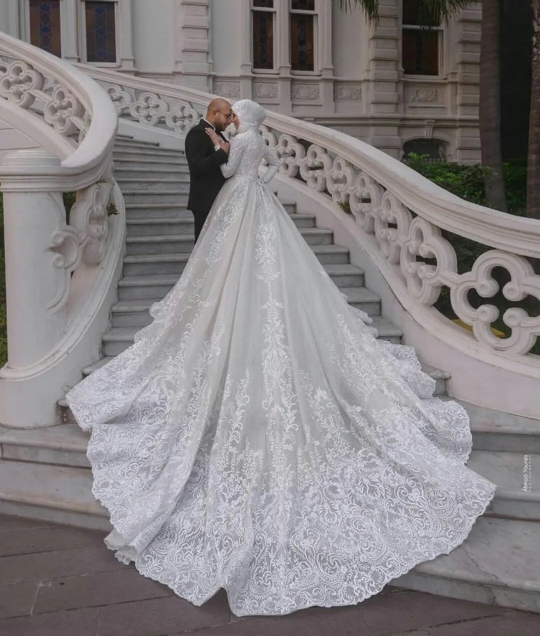 Elegant Muslim Hijab A-Line Wedding Dress with Long Sleeves & Luxury Lace - Perfect for Islamic Bridal Ceremonies and Modest Formal Occasions