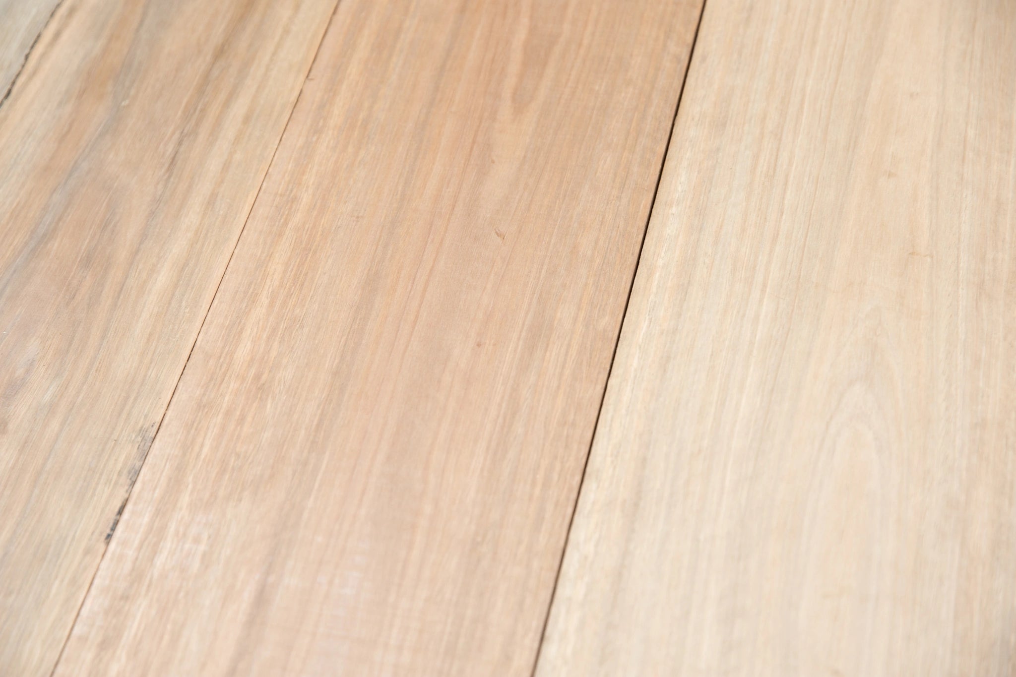 Premium Spotted Gum Hardwood Timber 150x38mm - Select Grade, Kiln Dried, Skip Dressed for Joinery & Woodworking Projects - Perfect for Flooring, Decking, and Furniture Making