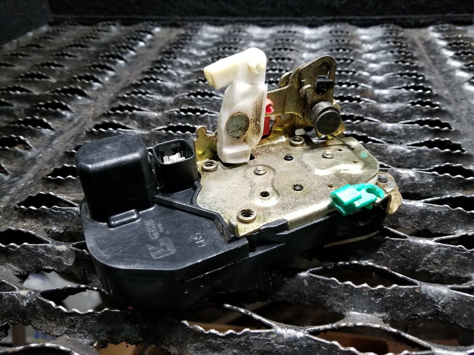 05-07 Dodge Magnum Right Rear Passenger Door Lock Actuator - OEM Replacement Part - Perfect for Car Door Lock Repair & Maintenance