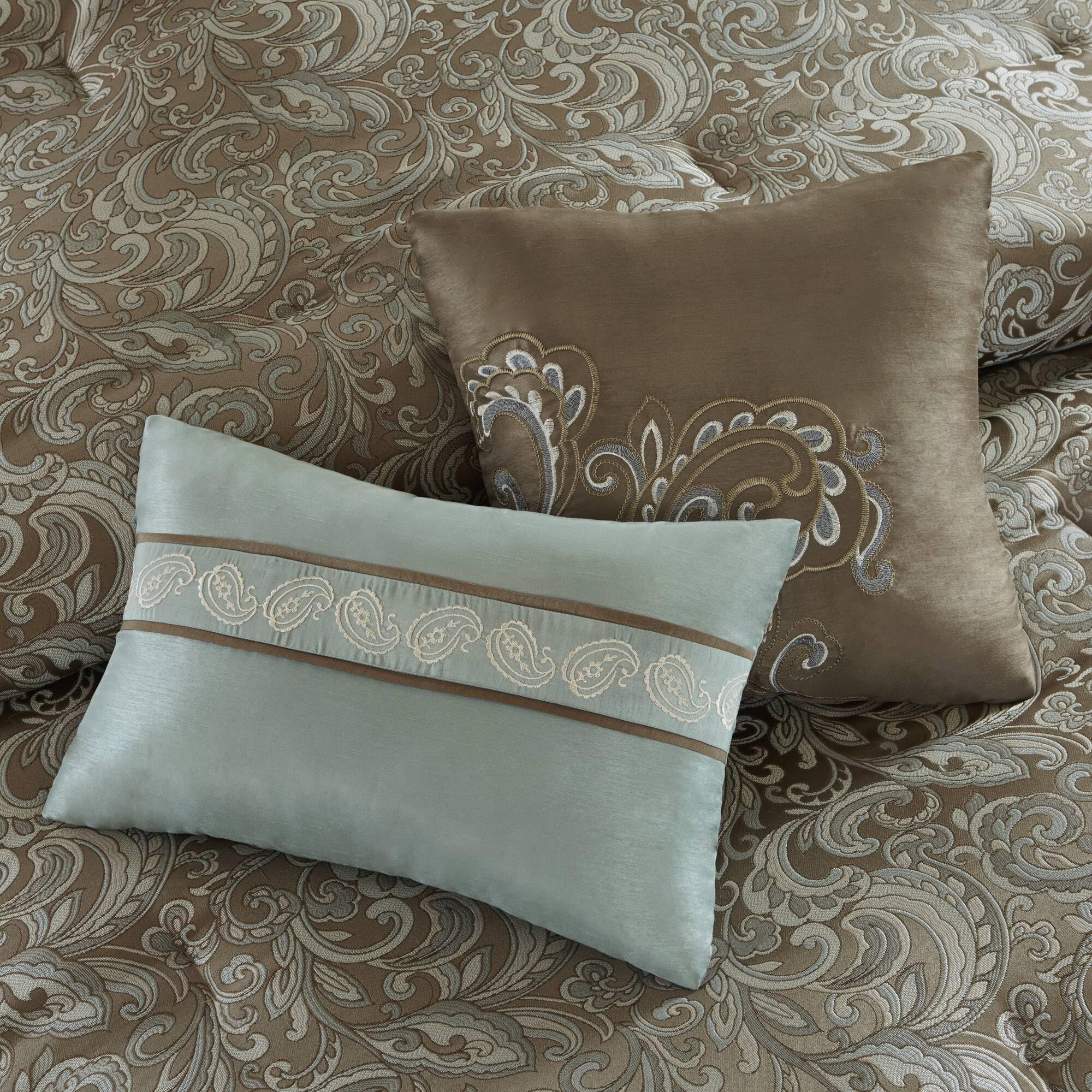 Madison Park Essentials Bristol 24-Piece Bed in a Bag Set - Faux Silk Comforter with Jacquard Paisley Design, Matching Curtains, Down Alternative & Hypoallergenic All-Season Bedding - King Size 104