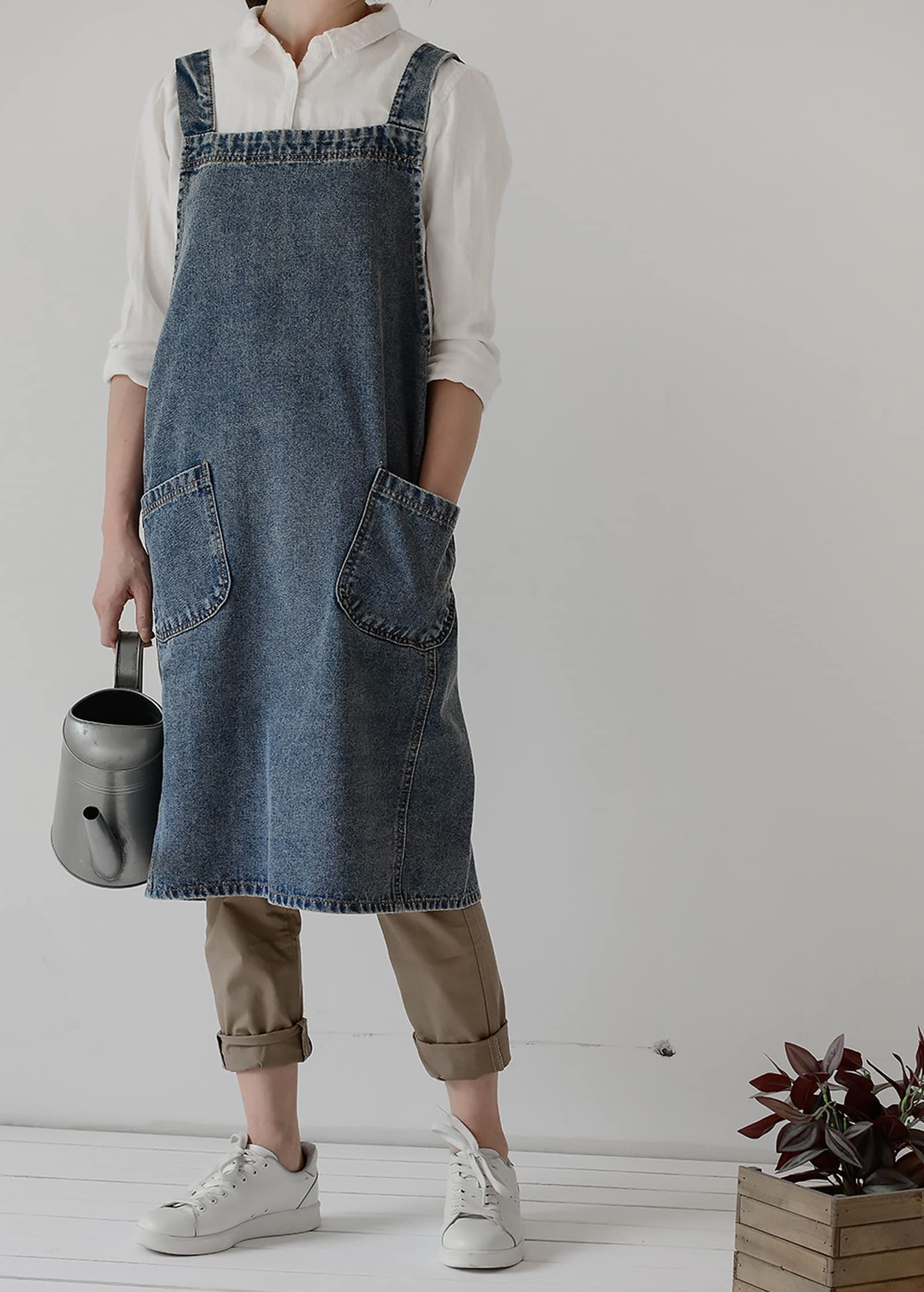 Premium Cotton Denim Apron for Women - Adjustable Chef Kitchen Apron with Pockets - Ideal for Cooking, Baking, Gardening & Painting - Perfect Gift for Home Cooks & DIY Enthusiasts