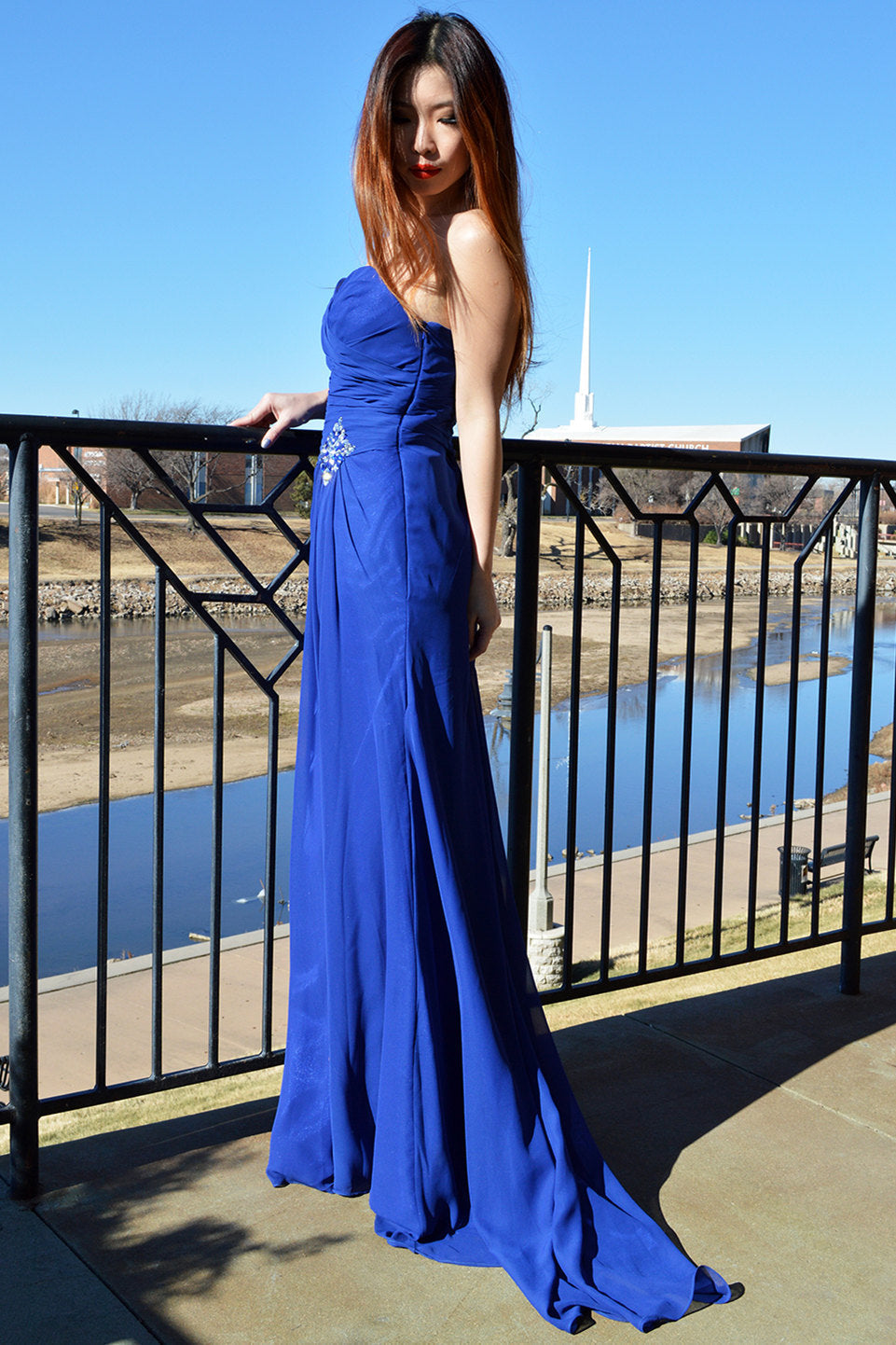 Elegant A-Line Sweetheart Neckline Floor-Length Chiffon Prom Dress with Rhinestone Embellishments & Front Slit - Perfect for Homecoming, Formal Dances & Evening Galas