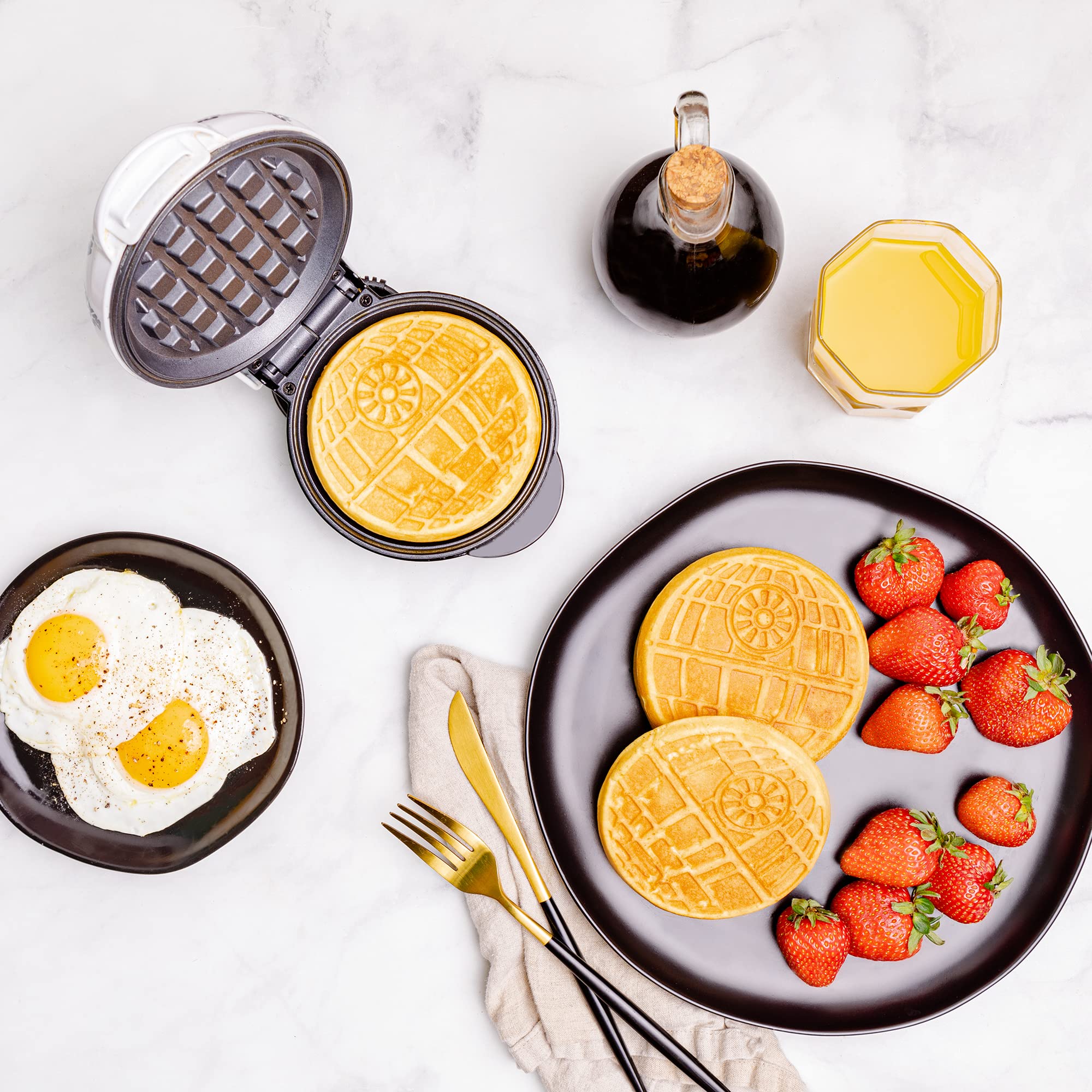 Uncanny Brands Death Star Mini Waffle Maker - Star Wars Themed Kitchen Appliance for Breakfast, Snacks & Star Wars Party Decor