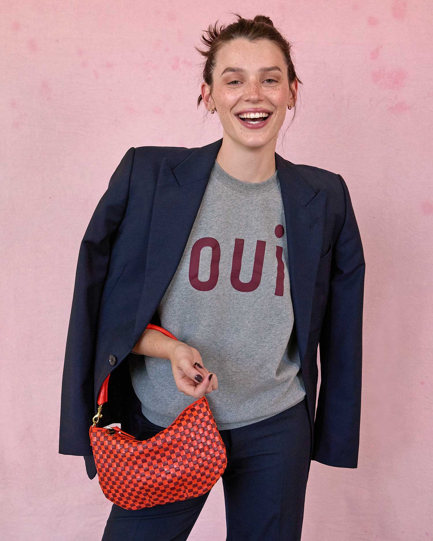 Petit Moyen Messenger Bag in Bright Poppy Bordeaux Woven Checker Pattern - Stylish Crossbody Purse for Women, Perfect for Work, Travel & Daily Use