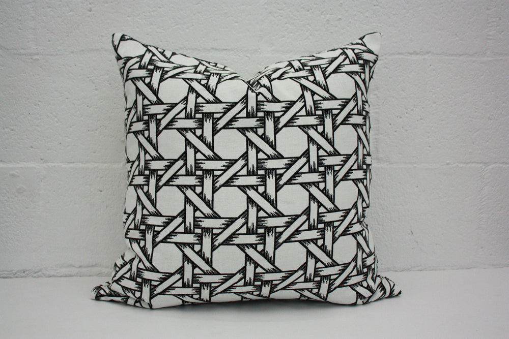 Black and White Woven Pillow - Soft Decorative Throw Pillow for Couch, Bed, Sofa - Perfect for Living Room, Bedroom, and Home Decor