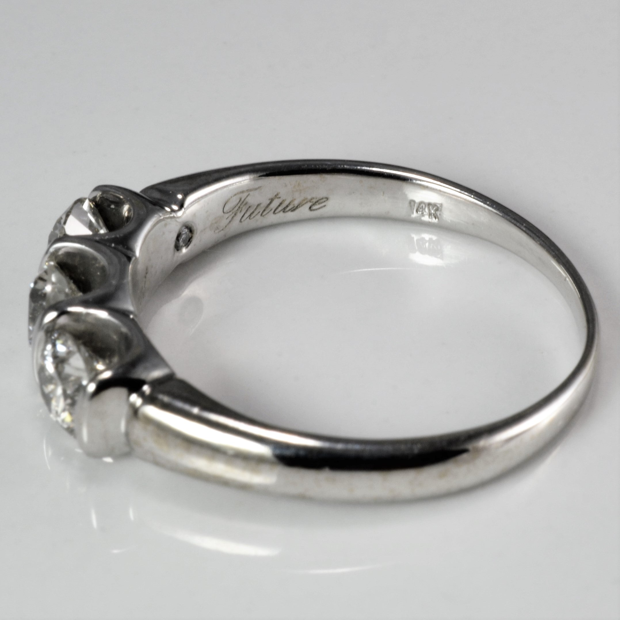 0.91 Carat Three Stone Diamond Engagement Ring in Size 7 - Elegant Wedding Band for Proposals, Anniversaries & Romantic Occasions