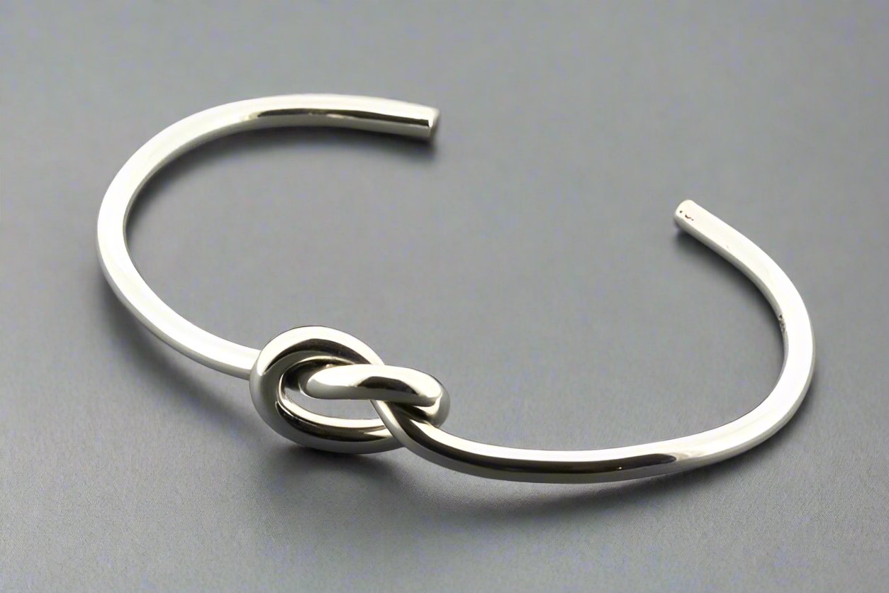 Elegant Eternity Heart Knot Cuff Bracelet - Perfect for Valentine's Day, Anniversary & Romantic Gifts for Her