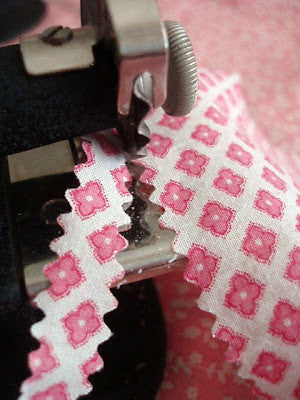 Vintage Singer Hand Crank Pinker - Original Sewing Tool for Fabric Edging | Perfect for Quilting, Dressmaking & DIY Crafts