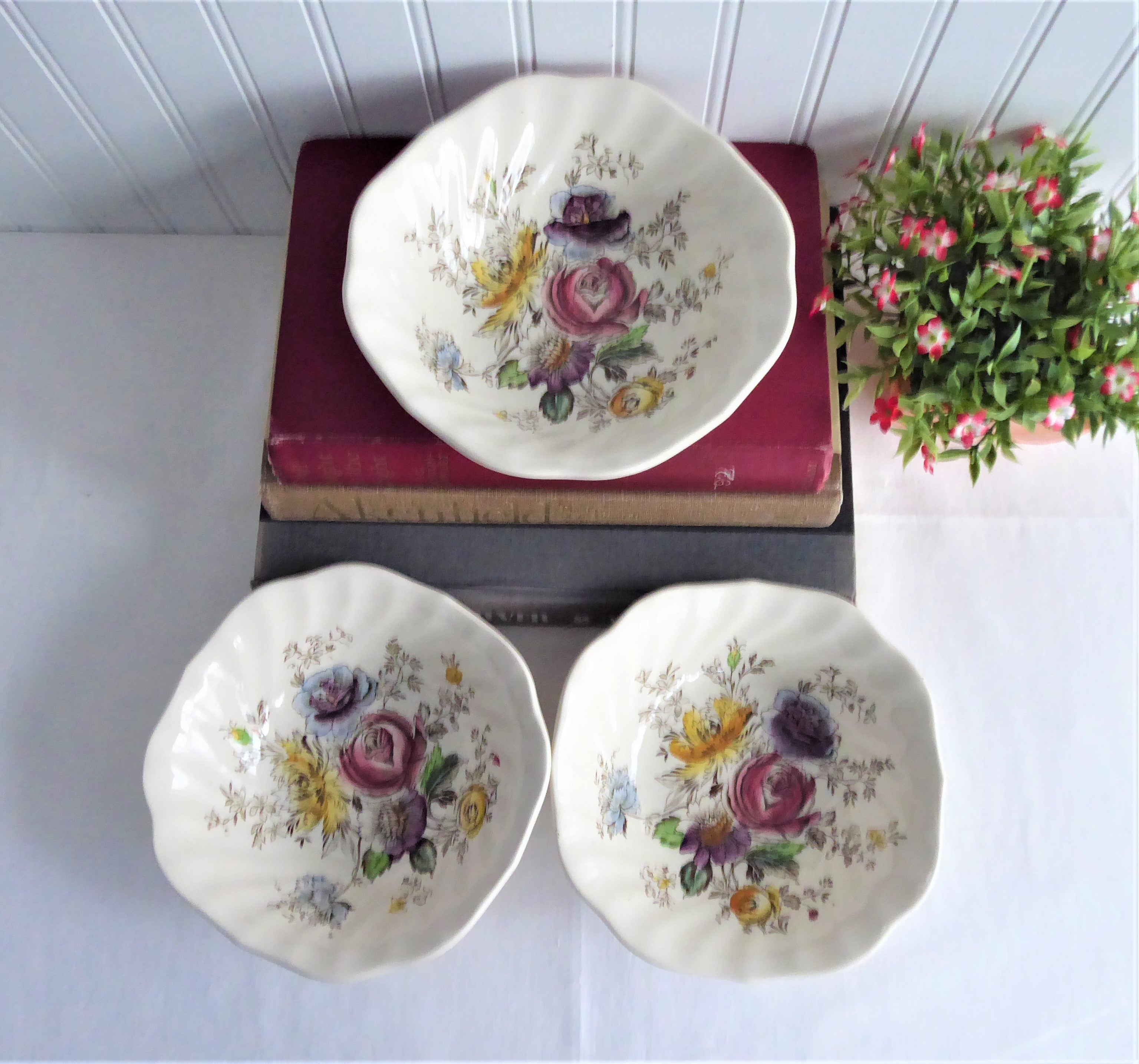 Vintage Johnson Brothers Sheraton Floral Polychrome Cereal Bowls Set of 3 - 1940s Square Design for Breakfast, Dessert & Antique Tableware Collection