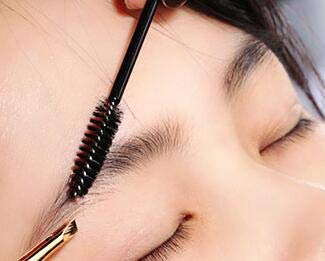 WOIWO 100PCS Disposable Eyelash Brushes - Hollow Spiral Eyelash Curler & Comb for Perfect Lash Curling - Professional Makeup Tools for Salon, Home & Travel Use