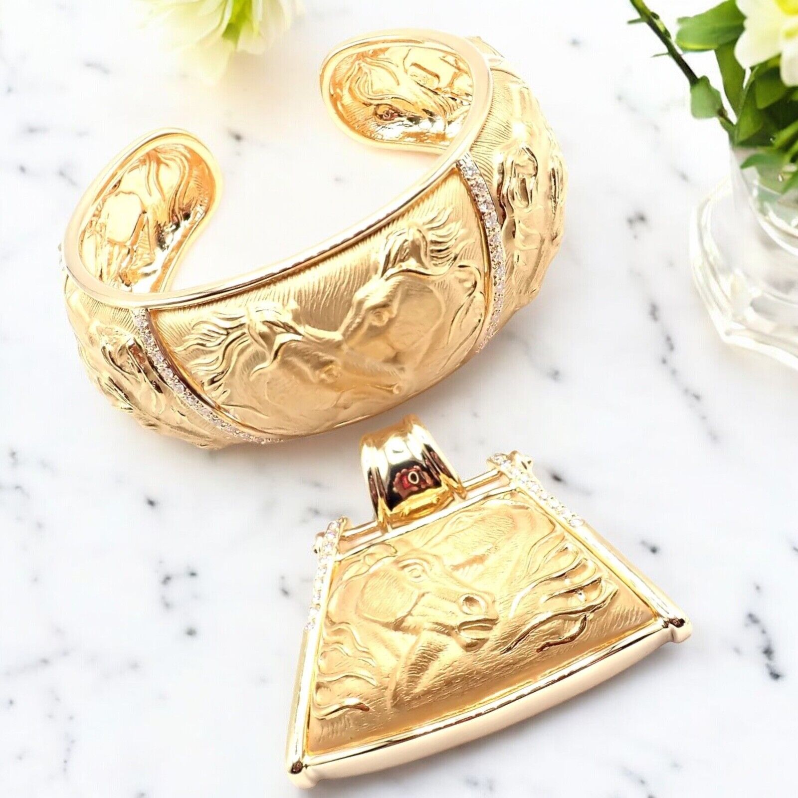 Authentic Carrera Y Carrera 18k Yellow Gold Horse Pendant & Bracelet Set - Elegant Equestrian Jewelry for Women, Perfect Gift for Horse Lovers & Special Occasions