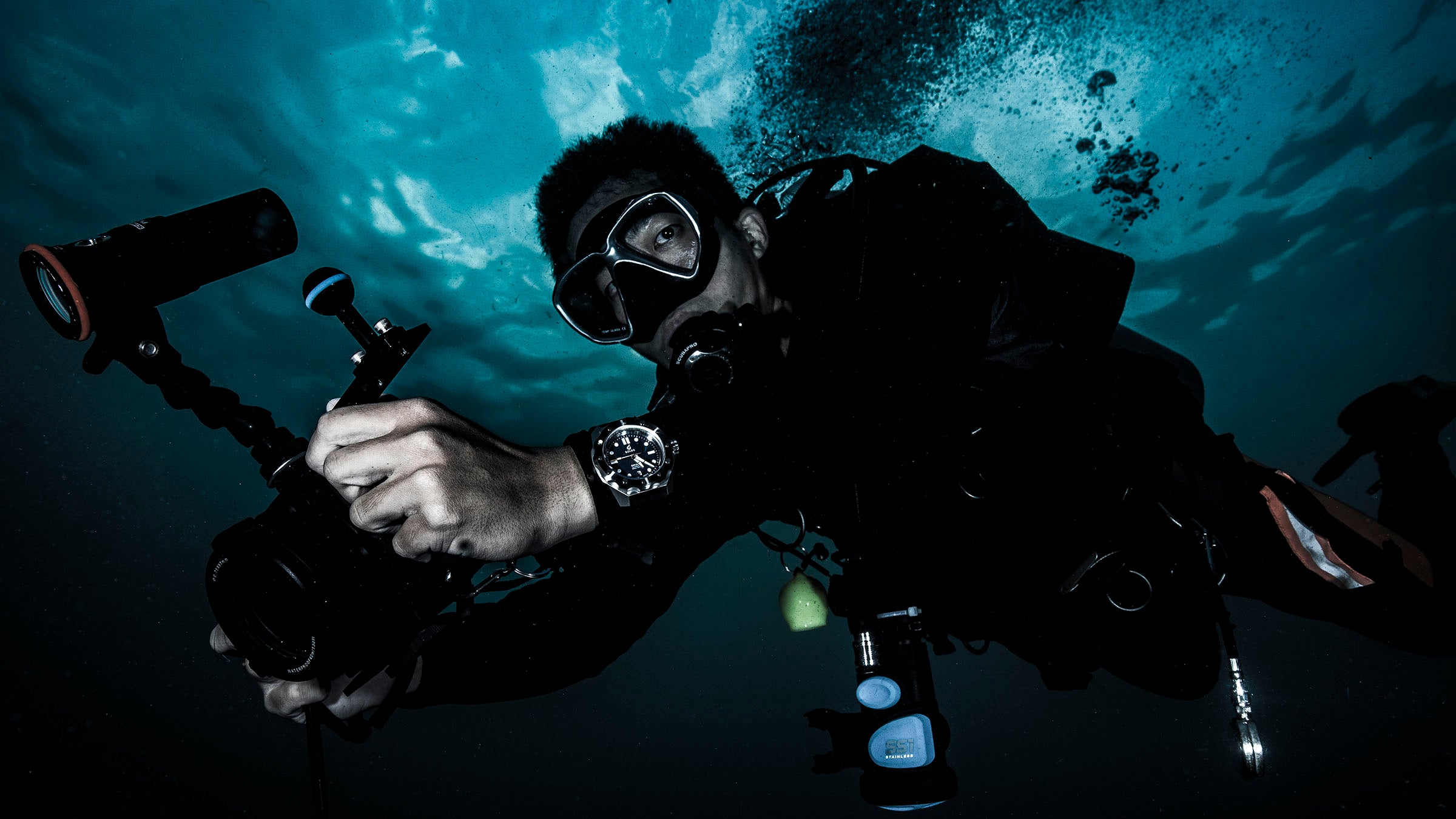 BOLDR Odyssey Stainless Steel Dive Watch - Blue Dial, Waterproof, Unisex for Men & Women - Perfect for Diving, Swimming & Outdoor Adventures
