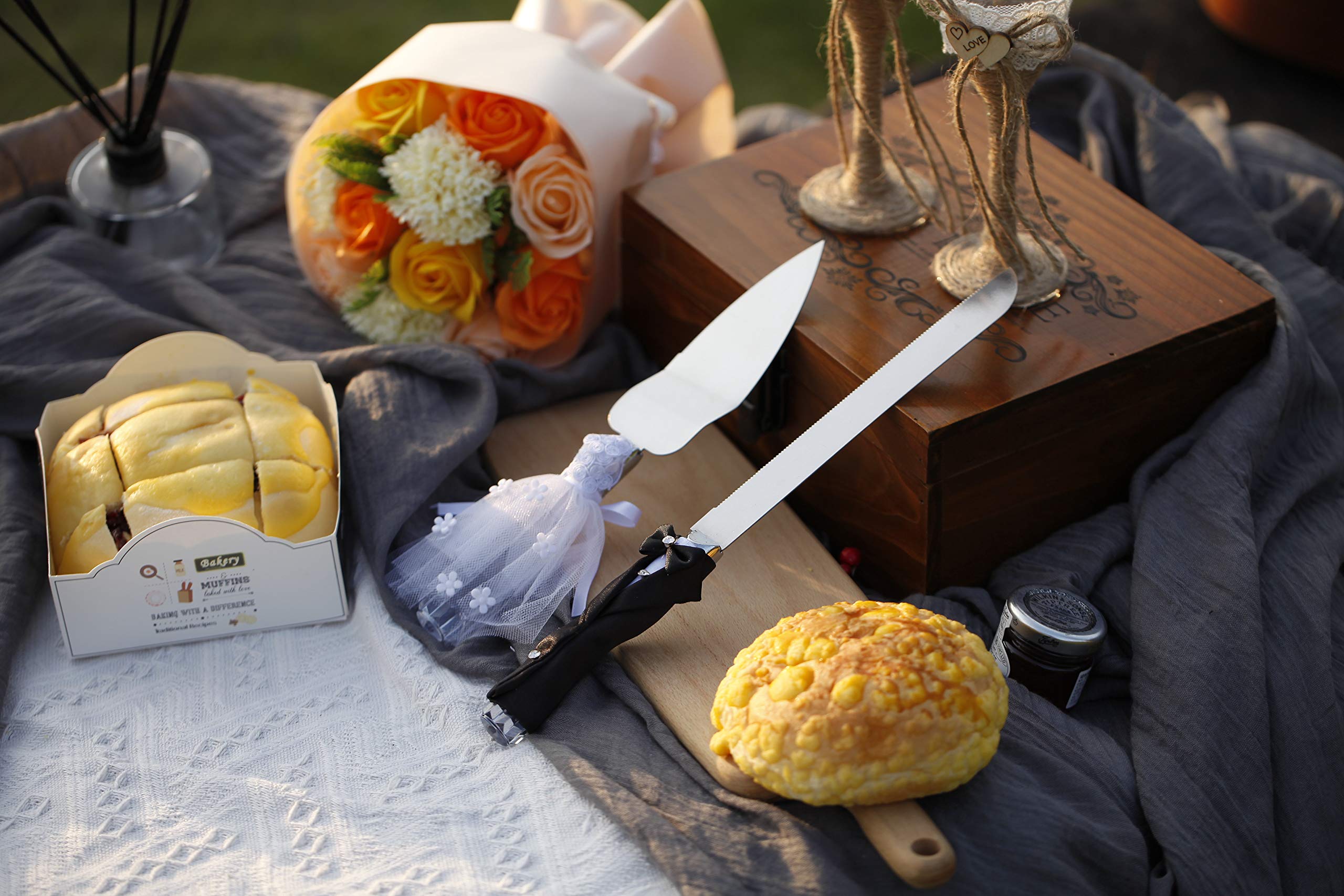ULA Bride and Groom Wedding Cake Knife & Server Set - Stainless Steel Serrated Cake Knife & Pie Server - Elegant Wedding Gift for Anniversary, Valentine's Day - Perfect for Wedding Cake Cutting Ceremony & Dessert Serving