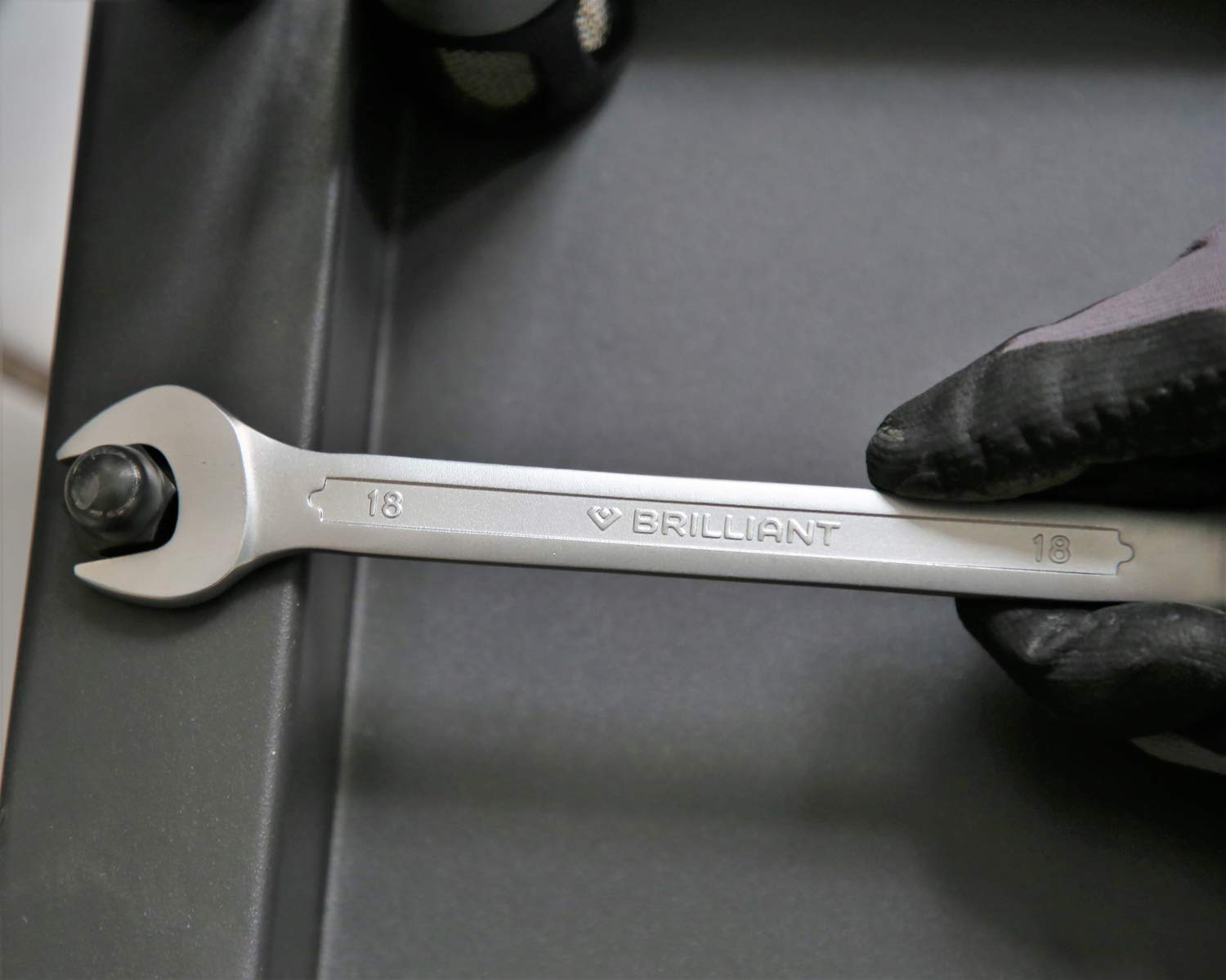 BRILLIANT TOOLS 18mm Combination Spanner - Auto & DIY Repair