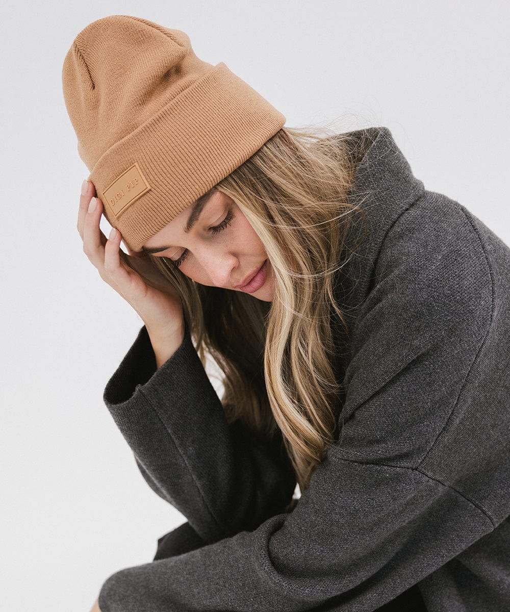 Stylish Pip Knit Beanie for Men & Women - Warm Winter Hat for Outdoor Activities, Hiking, and Casual Wear