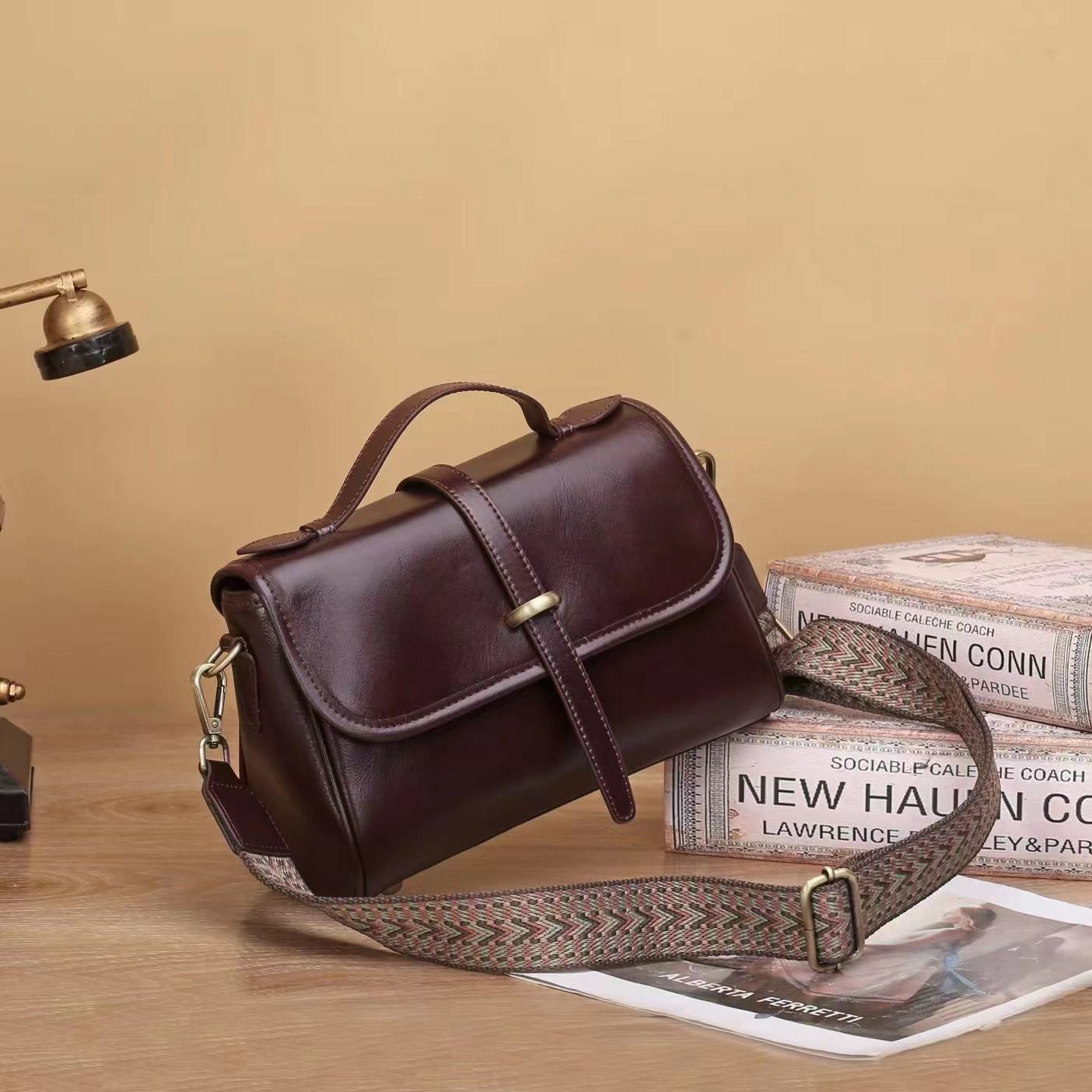 Stylish Modern Flap Crossbody Satchel for Women - Fashionable Shoulder Bag with Adjustable Strap - Perfect for Work, Travel & Everyday Use
