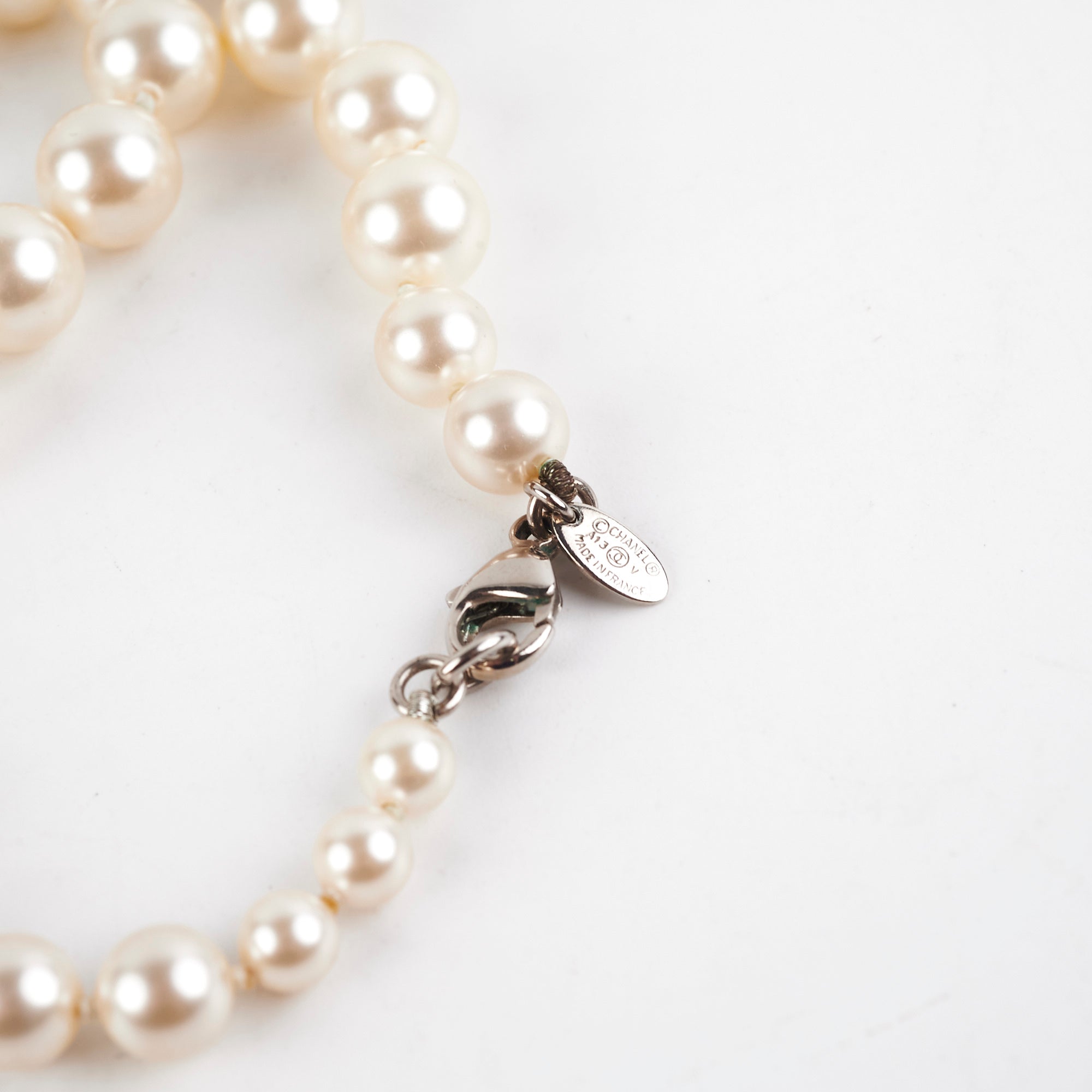 Chanel CC Logo Pearl Necklace for Women - Luxury Fashion Jewelry Gift for Birthday, Anniversary & Special Occasions