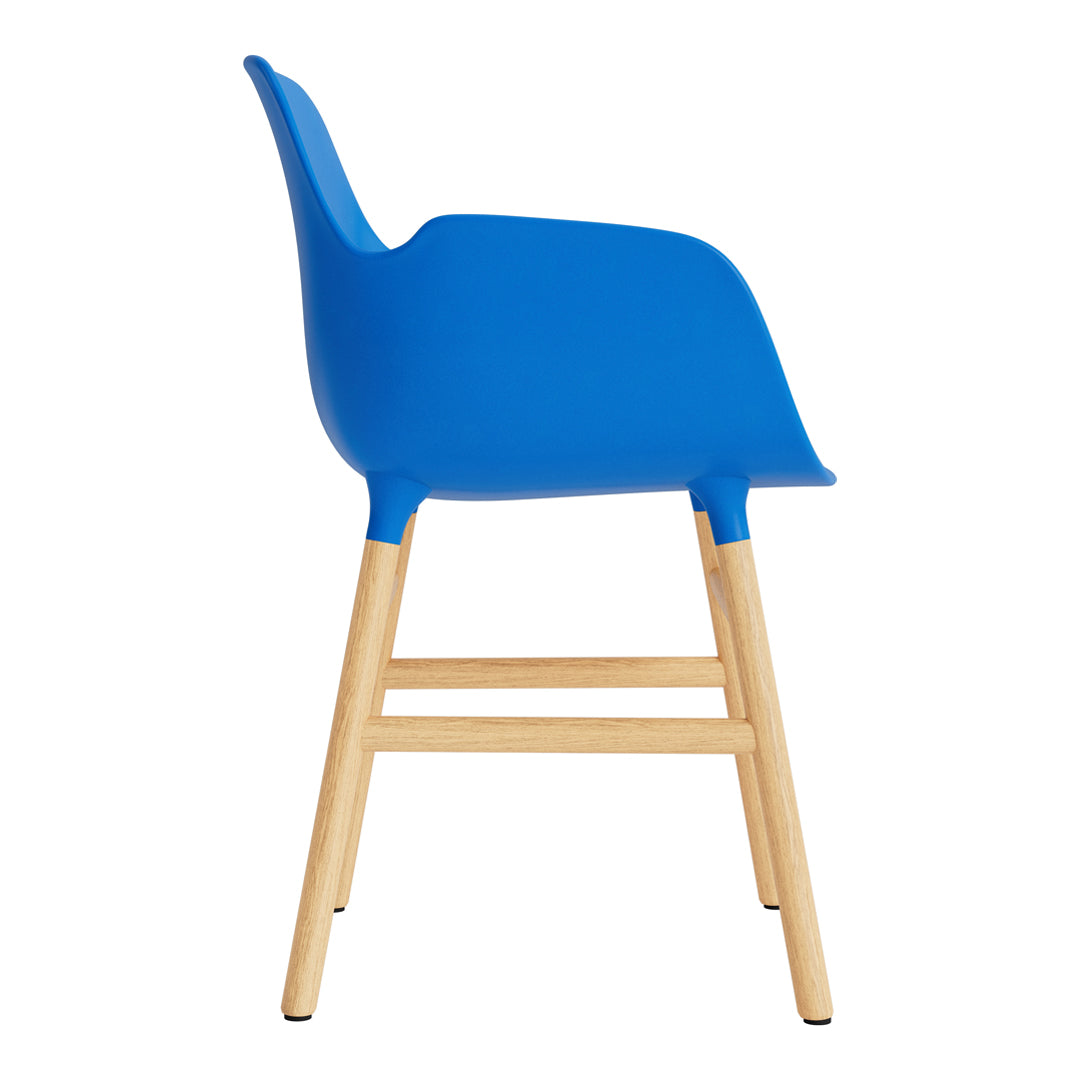 Modern Form Armchair with Solid Wood Legs - Stylish and Comfortable Seating for Living Room, Office, or Lounge