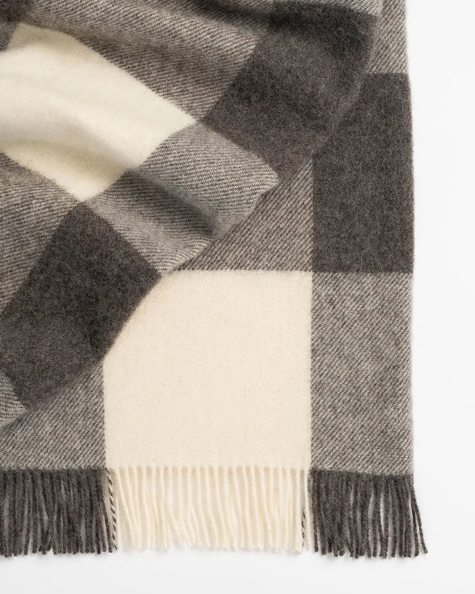 Lake Hayes Throw Blanket - Soft & Cozy Peat Color Plaid Fleece Blanket for Couch, Bed, or Outdoor Picnics - Perfect for Winter Warmth & Home Decor