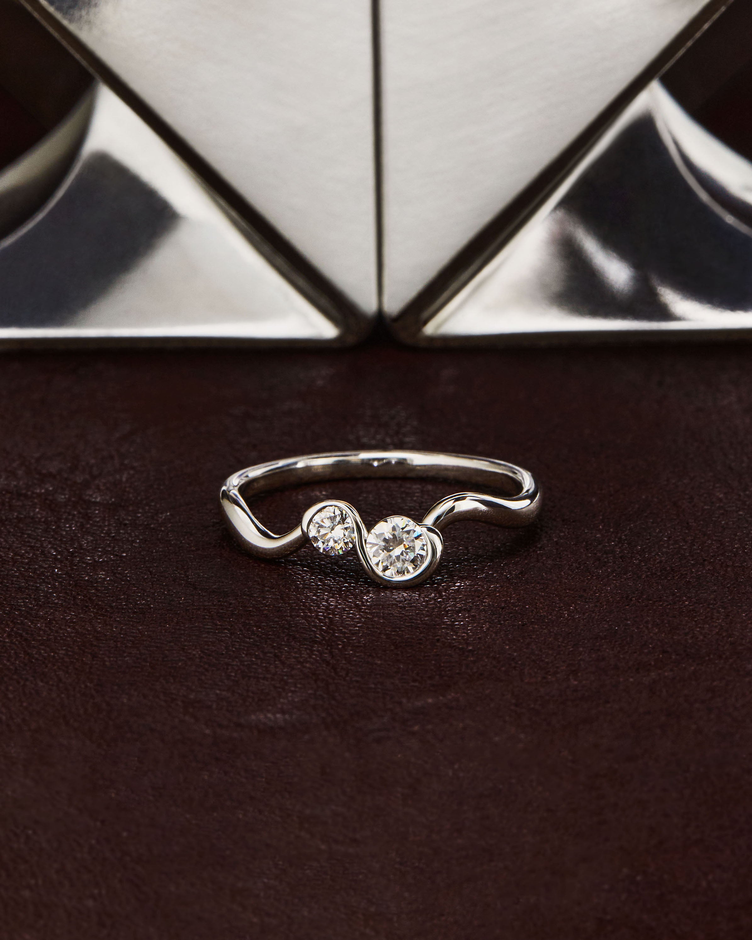 GRID Diamonds and White Gold Dafne Ring - Elegant 14K Gold Stackable Band for Women, Perfect for Engagement, Wedding, Anniversary & Everyday Jewelry