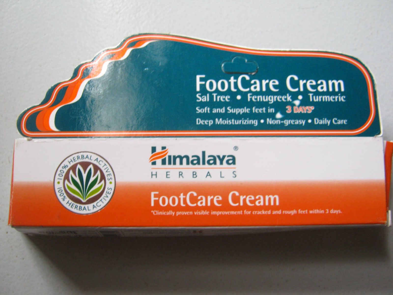 Himalaya Herbals Ayurvedic Foot Care Cream for Cracked Heels - 20gm | Moisturizing & Healing Foot Cream for Dry, Rough Feet - Perfect for Daily Foot Care & Pedicure Routine