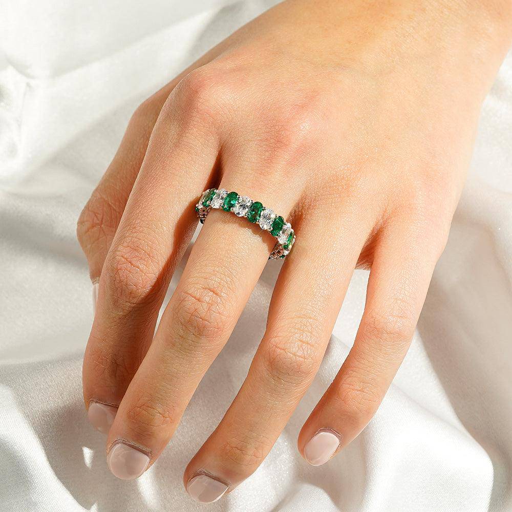 6.6 CT Lab Grown White Sapphire & Green Emerald Gemstone Ring - Elegant Wedding Band, Anniversary Gift for Her, Perfect for Engagement & Special Occasions