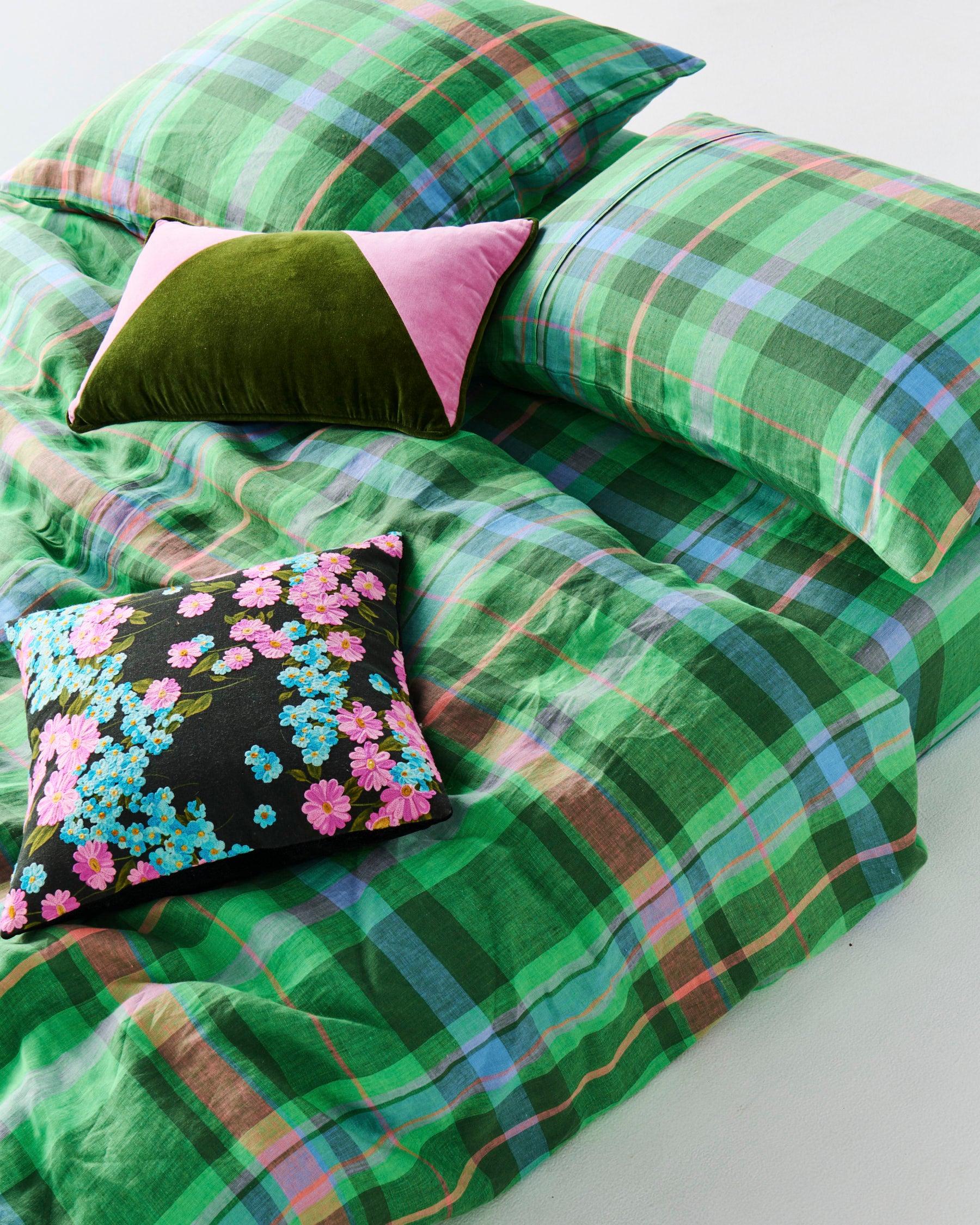Jewel Of The Nile Tartan Linen Pillowcases - Luxury Egyptian Cotton Bedding Set for Sofa, Couch & Home Decor