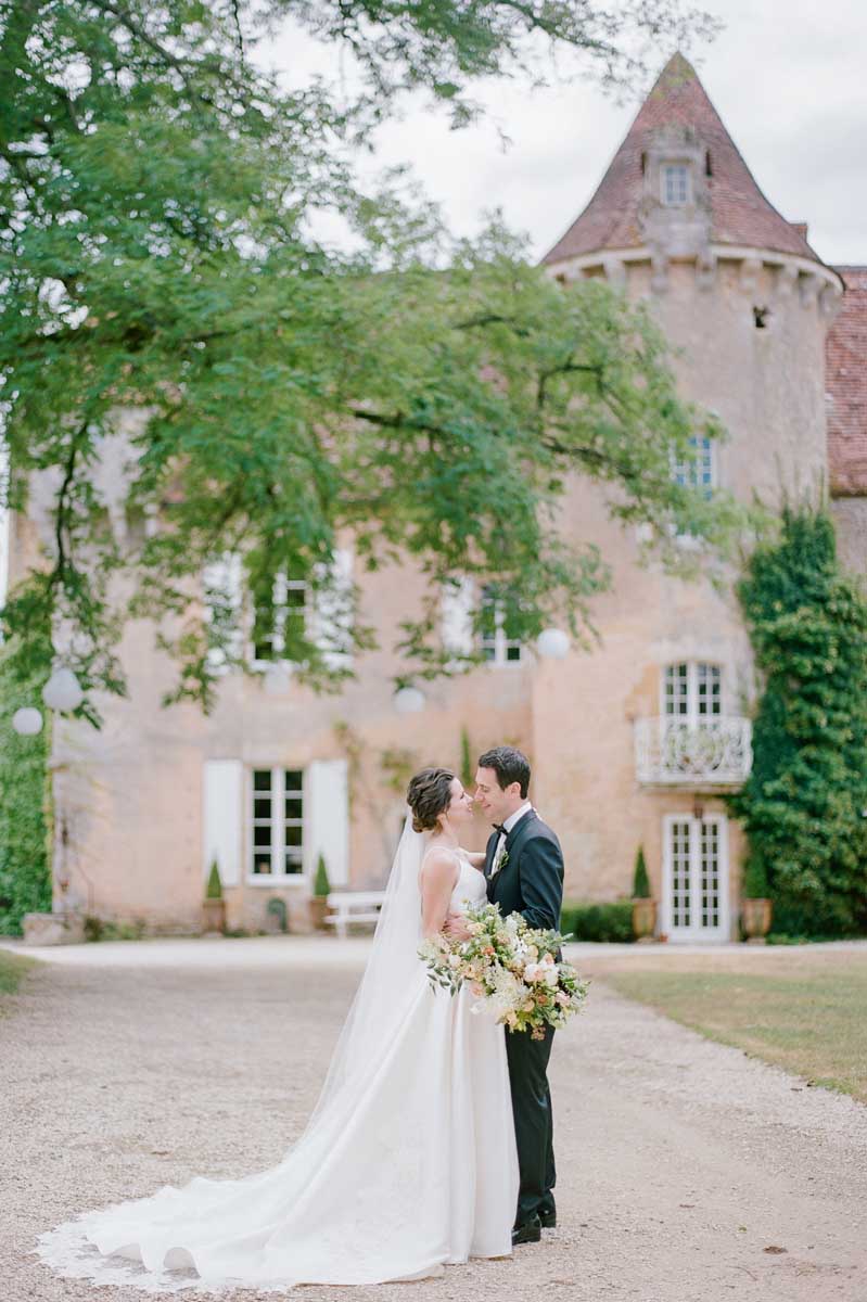 Elegant Lush Alencon French Lace One Tier Wedding Veil - Perfect for Bridal Ceremonies & Romantic Photos